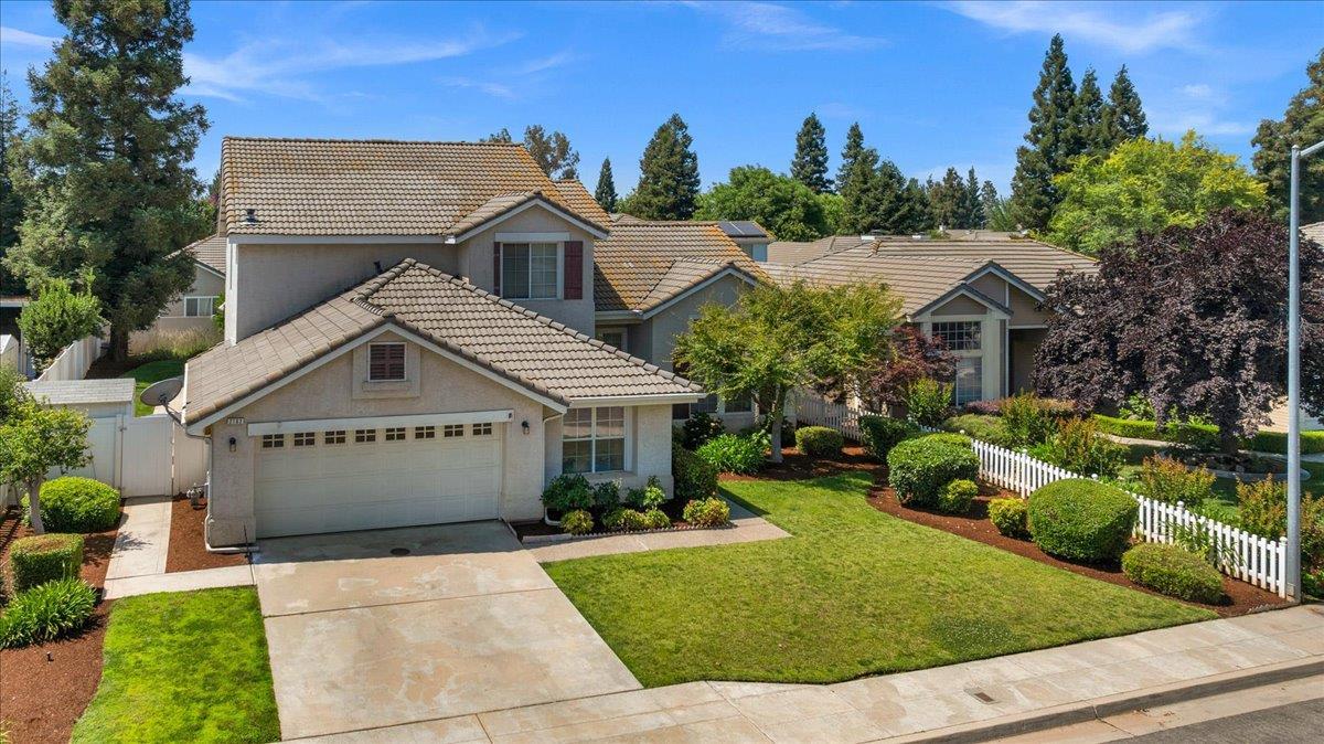 Clovis, California, 93611, United States, 5 Bedrooms Bedrooms, ,3 BathroomsBathrooms,Residential,For Sale,1924098
