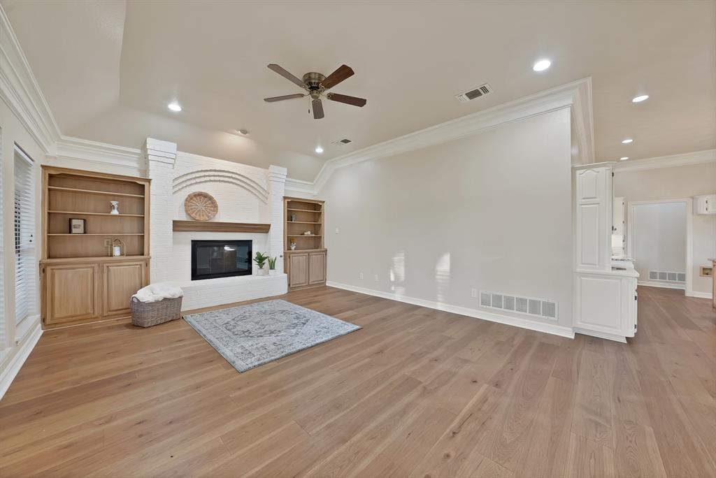 Mansfield, Texas, 76063, United States, 4 Bedrooms Bedrooms, ,3 BathroomsBathrooms,Residential,For Sale,1990790