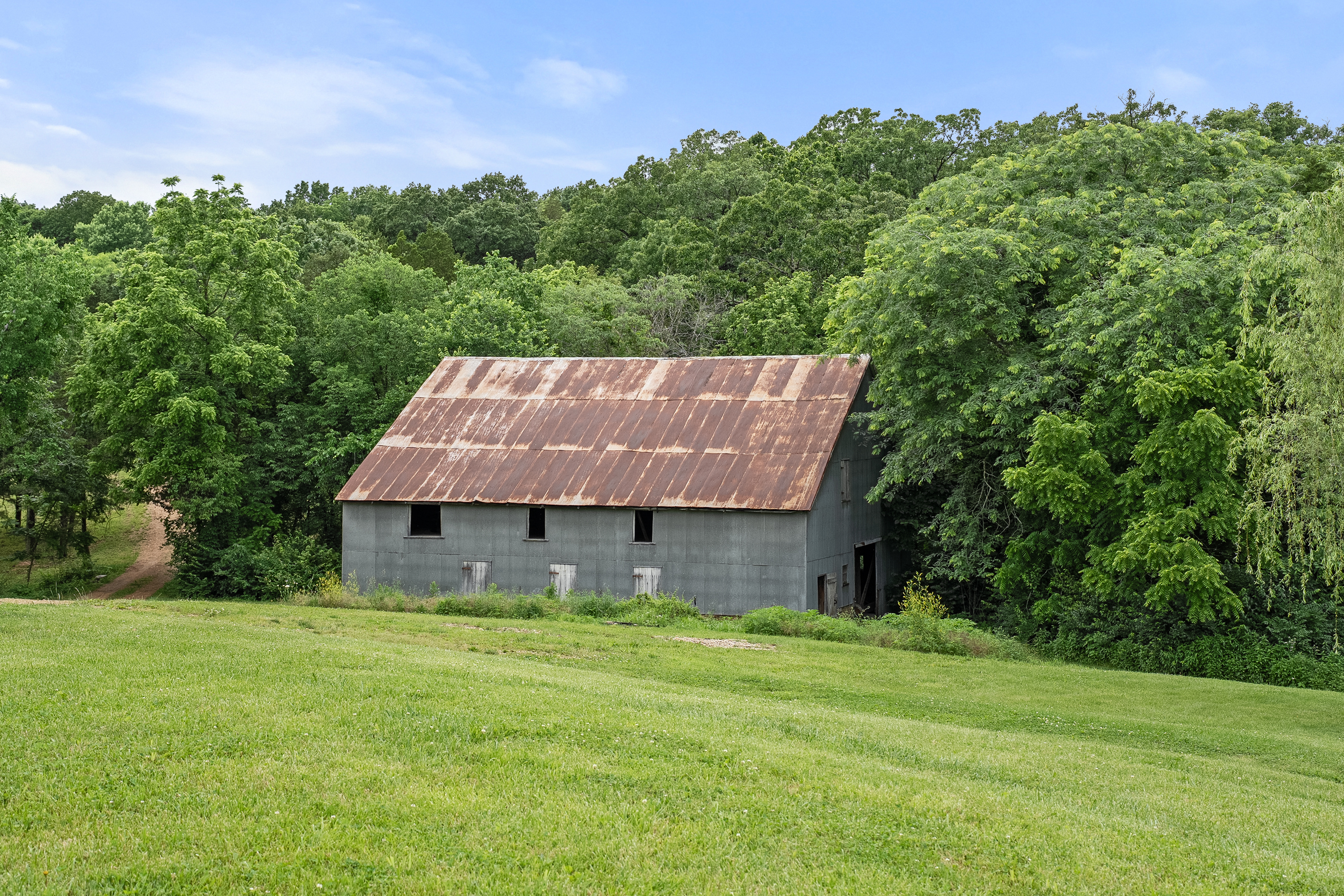  Built In 1851, 4-Story Limestone Federal-Style Home On Over 17 Acres - 物件實景