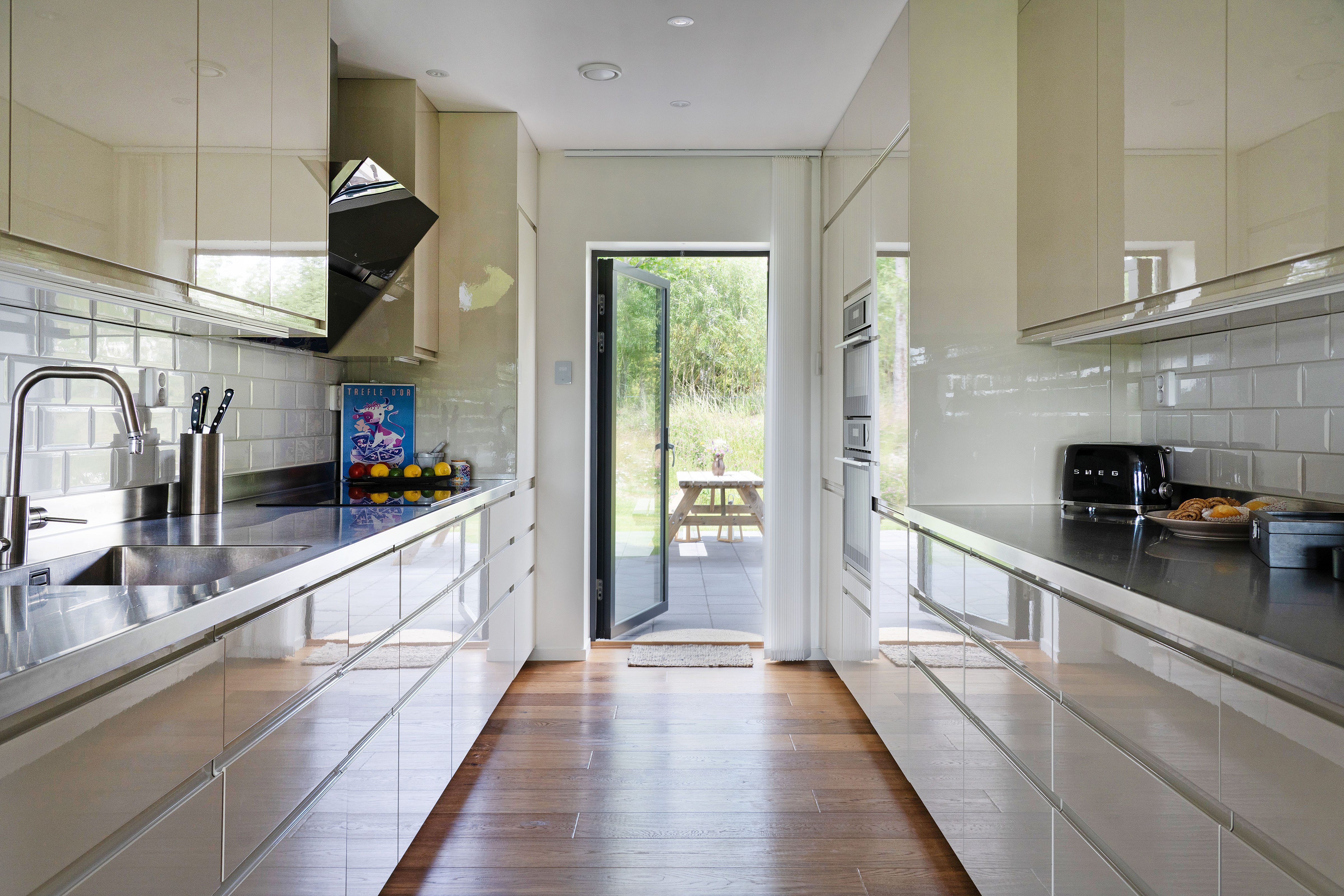  Modern Villa with Open Views, Subdividable Plot and Exceptional Commuter options - 物件實景