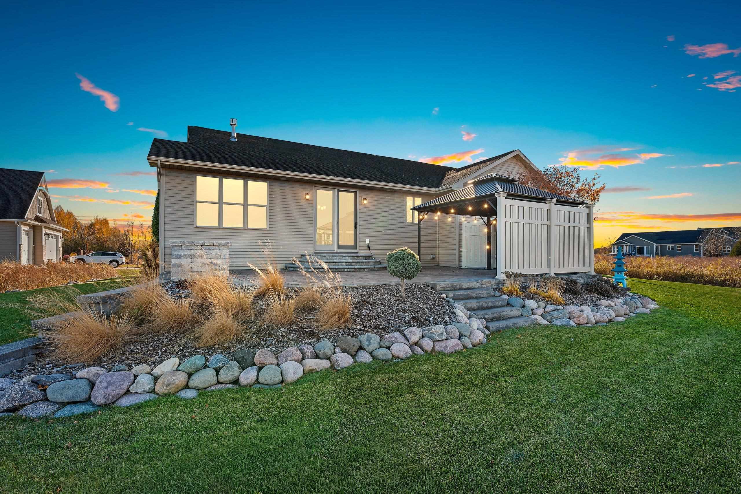 NEENAH, Wisconsin, 54956, United States, 3 Bedrooms Bedrooms, ,3 BathroomsBathrooms,Residential,For Sale,1986561