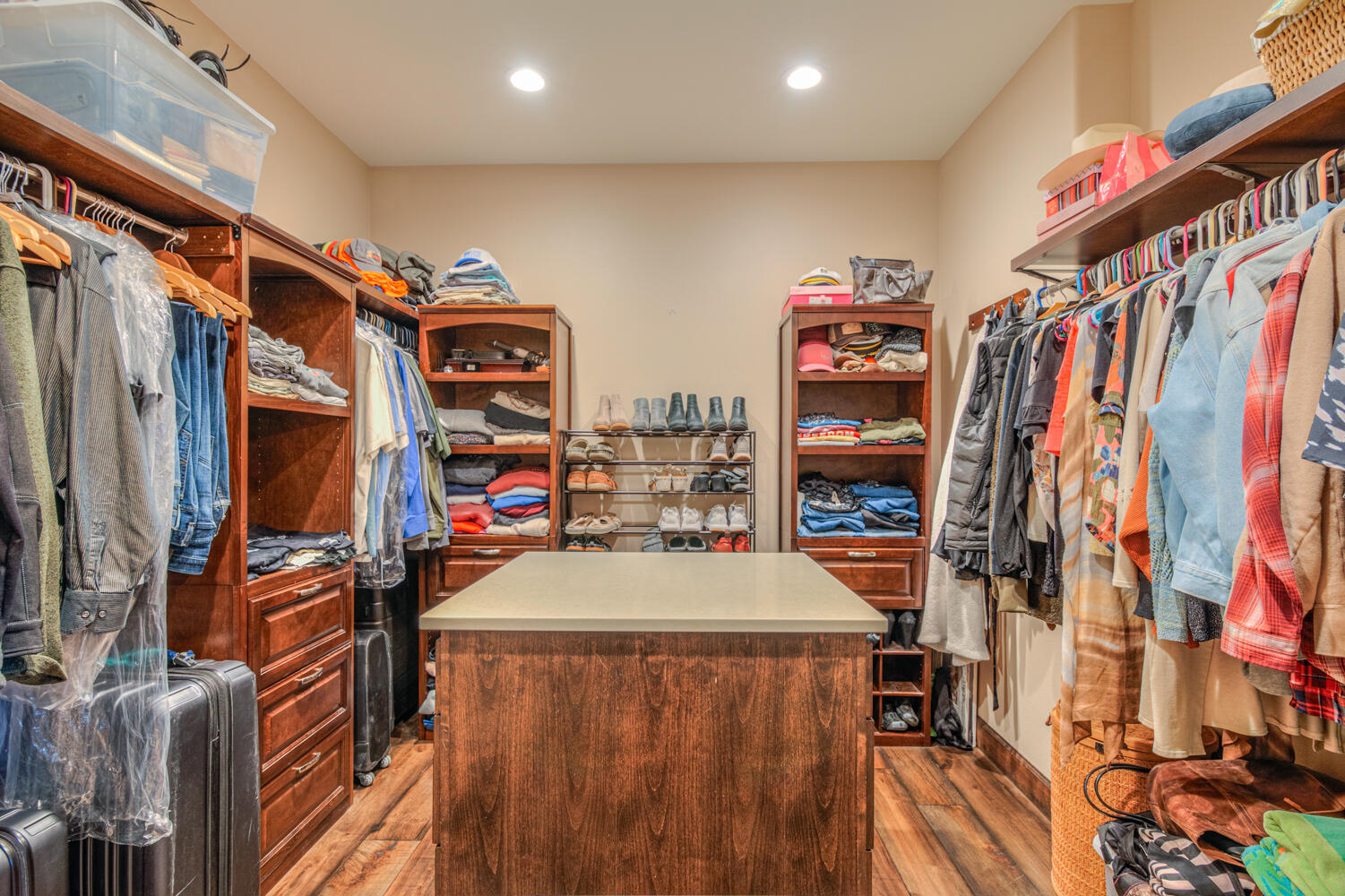 Bend, Oregon, 97703, United States, 3 Bedrooms Bedrooms, ,3 BathroomsBathrooms,Residential,For Sale,1984485