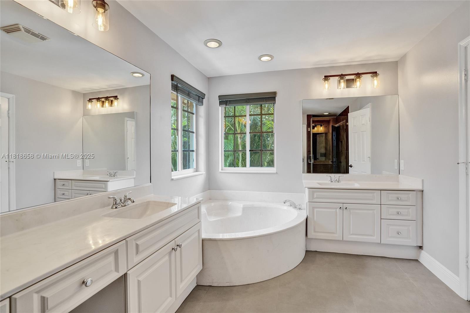 Weston, Florida, 33327, United States, 6 Bedrooms Bedrooms, ,4 BathroomsBathrooms,Residential,For Sale,1850132