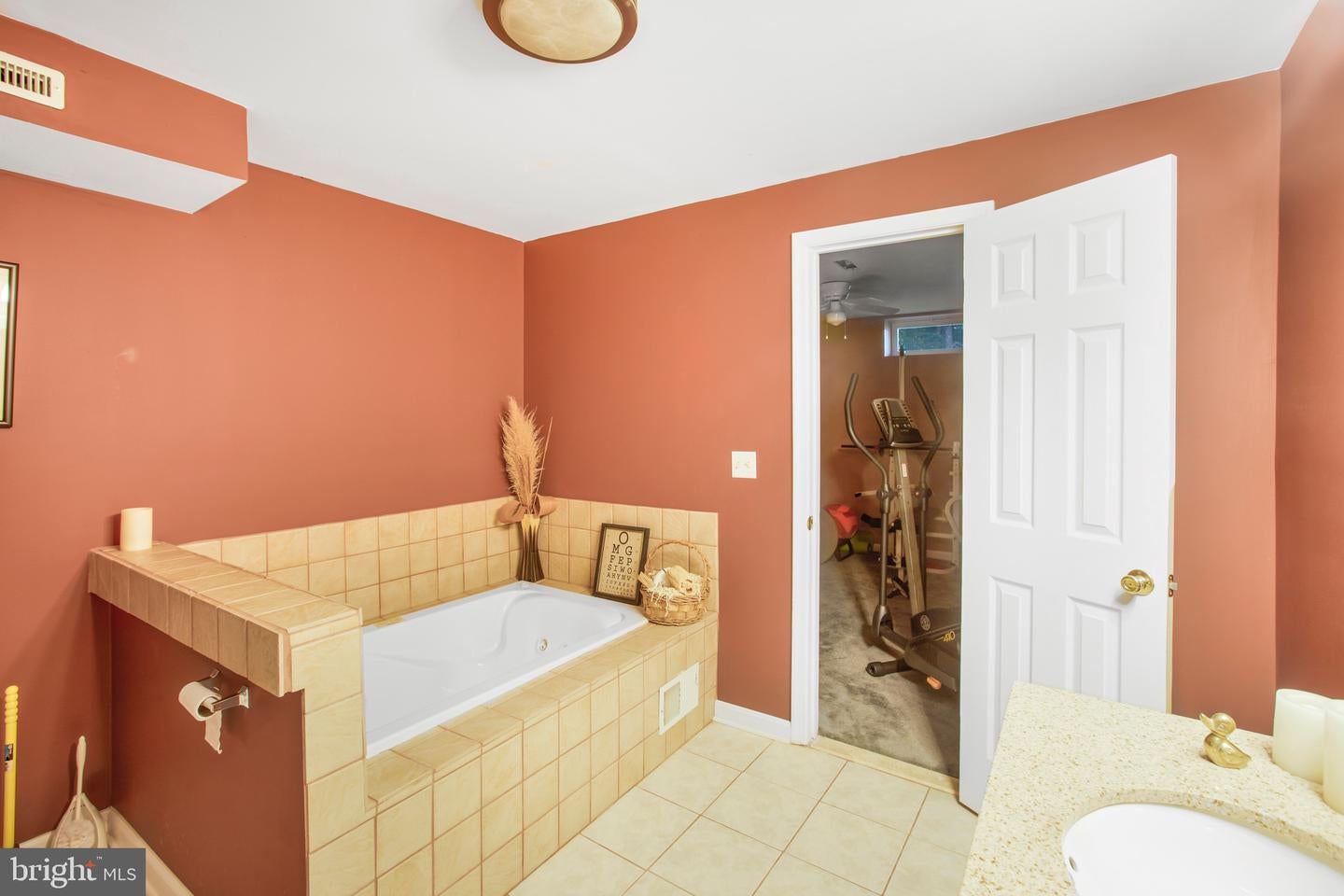 CLINTON, Maryland, 20735, United States, 4 Bedrooms Bedrooms, ,4 BathroomsBathrooms,Residential,For Sale,1982820