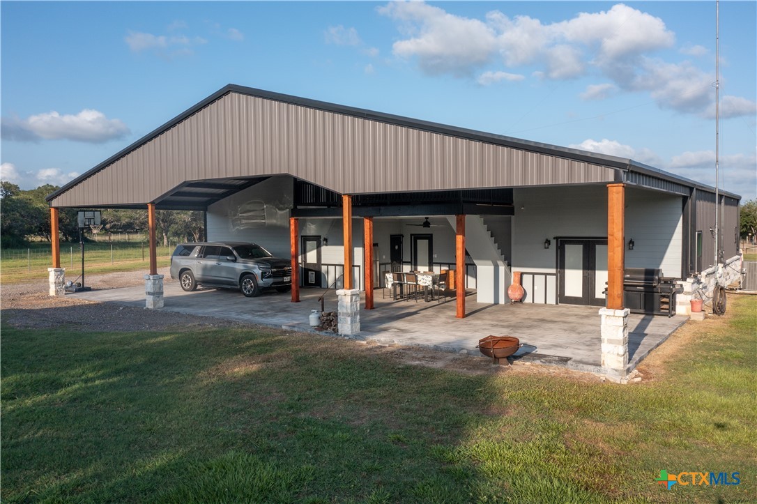 Goliad, Texas, 77963, United States, 4 Bedrooms Bedrooms, ,3 BathroomsBathrooms,Residential,For Sale,1895405