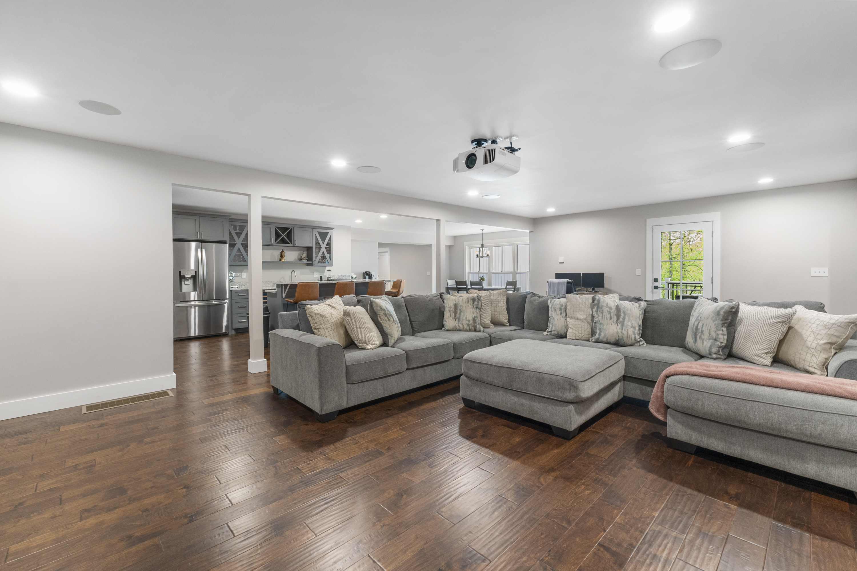 Huntington, West Virginia, 25701, United States, 6 Bedrooms Bedrooms, ,6 BathroomsBathrooms,Residential,For Sale,1977823