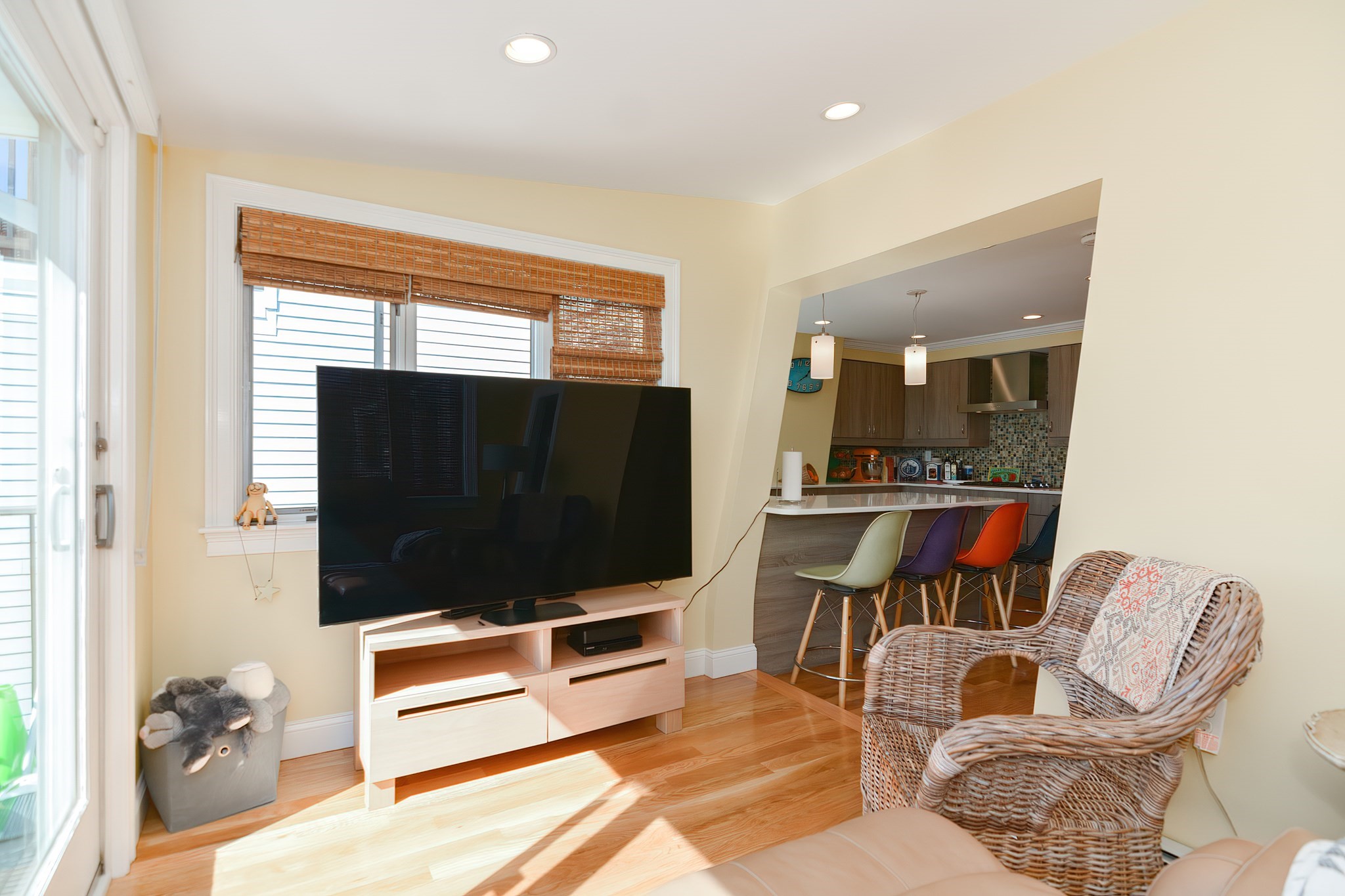 East Boston, Massachusetts, 02128, United States, 2 Bedrooms Bedrooms, ,1 BathroomBathrooms,Residential,For Sale,1938178