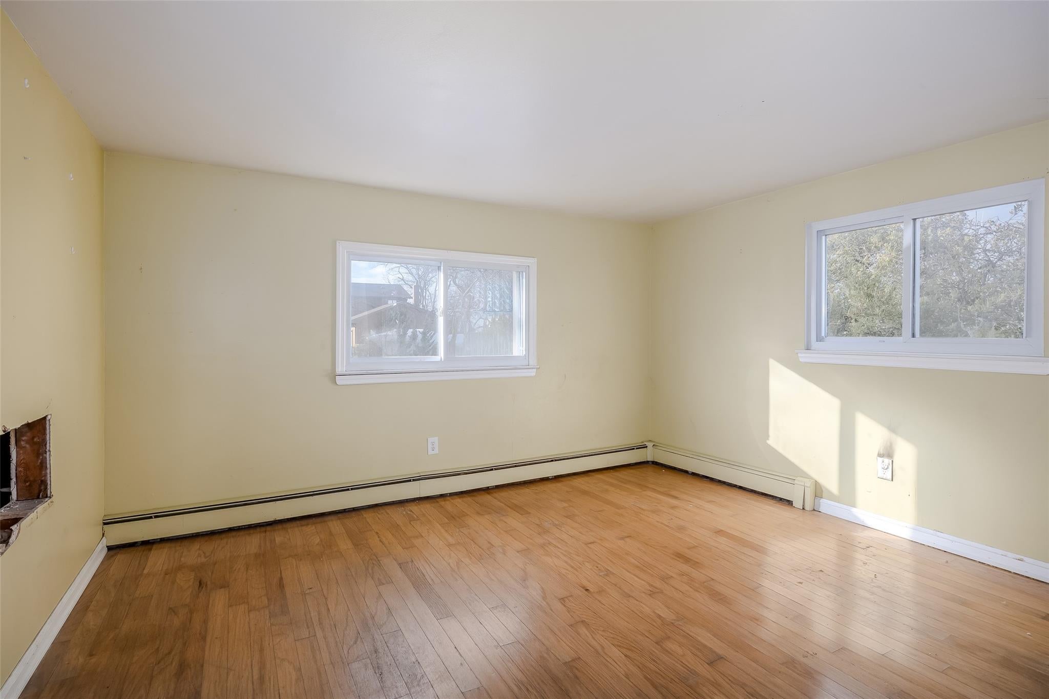 Freeport, New York, 11520, United States, 4 Bedrooms Bedrooms, ,2 BathroomsBathrooms,Residential,For Sale,1893600