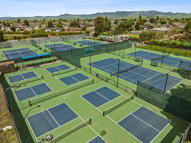 Hollister, California, 95023, United States, 3 Bedrooms Bedrooms, ,2 BathroomsBathrooms,Residential,For Sale,1882231