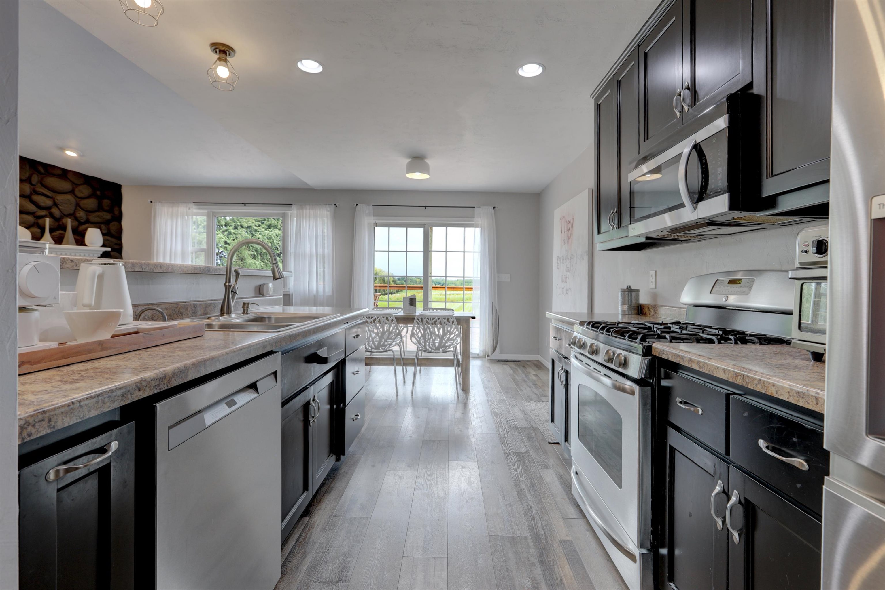 Hortonville, Wisconsin, 54944-9660, United States, 5 Bedrooms Bedrooms, ,3 BathroomsBathrooms,Residential,For Sale,1920298