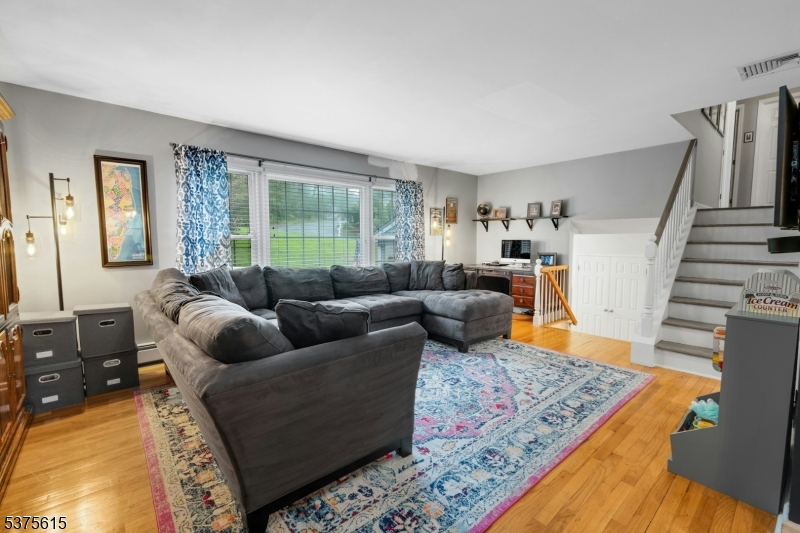 Rockaway Boro, New Jersey, 07866, United States, 3 Bedrooms Bedrooms, ,3 BathroomsBathrooms,Residential,For Sale,1918524