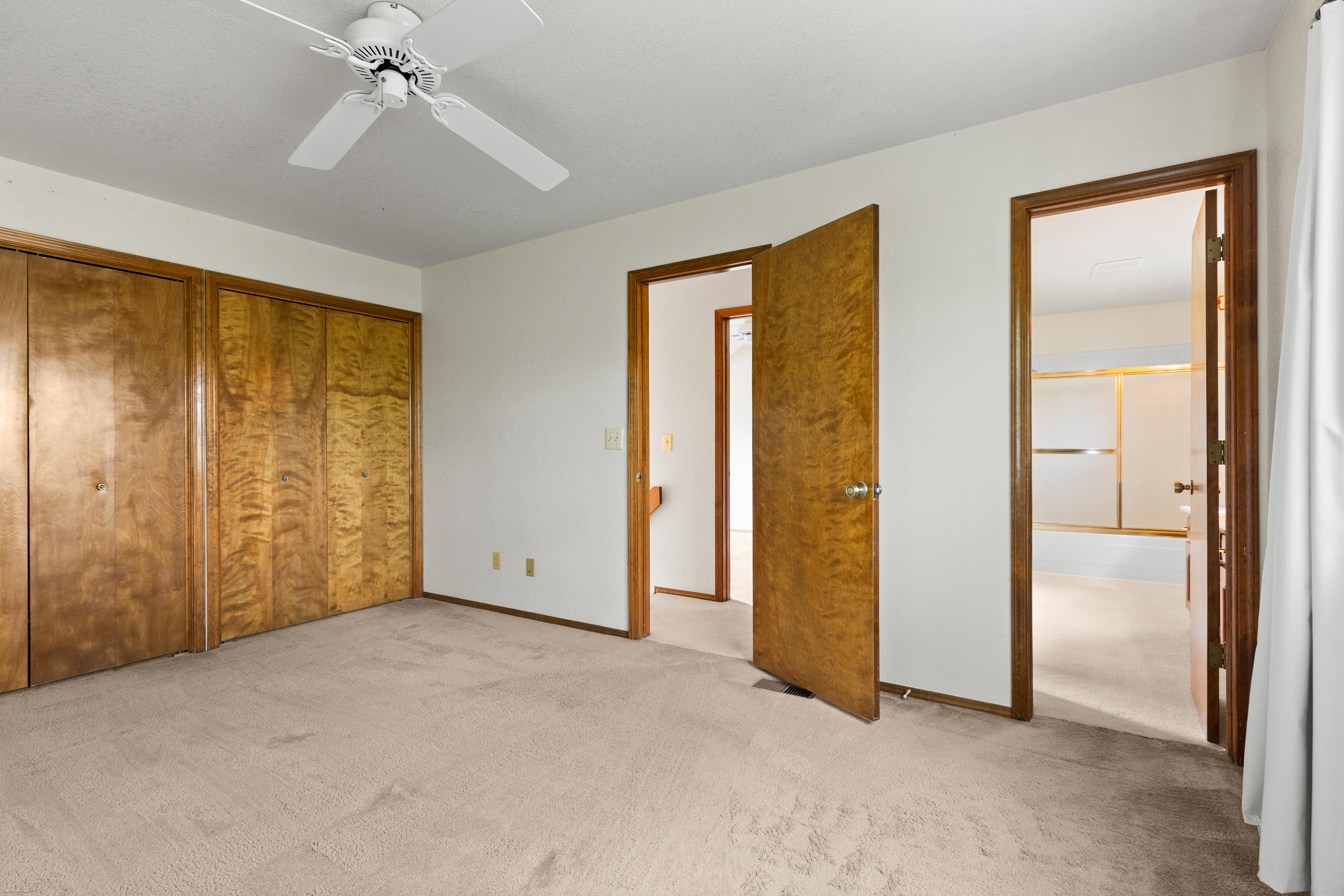  Golden Living in an End-Unit Townhome - 物件實景