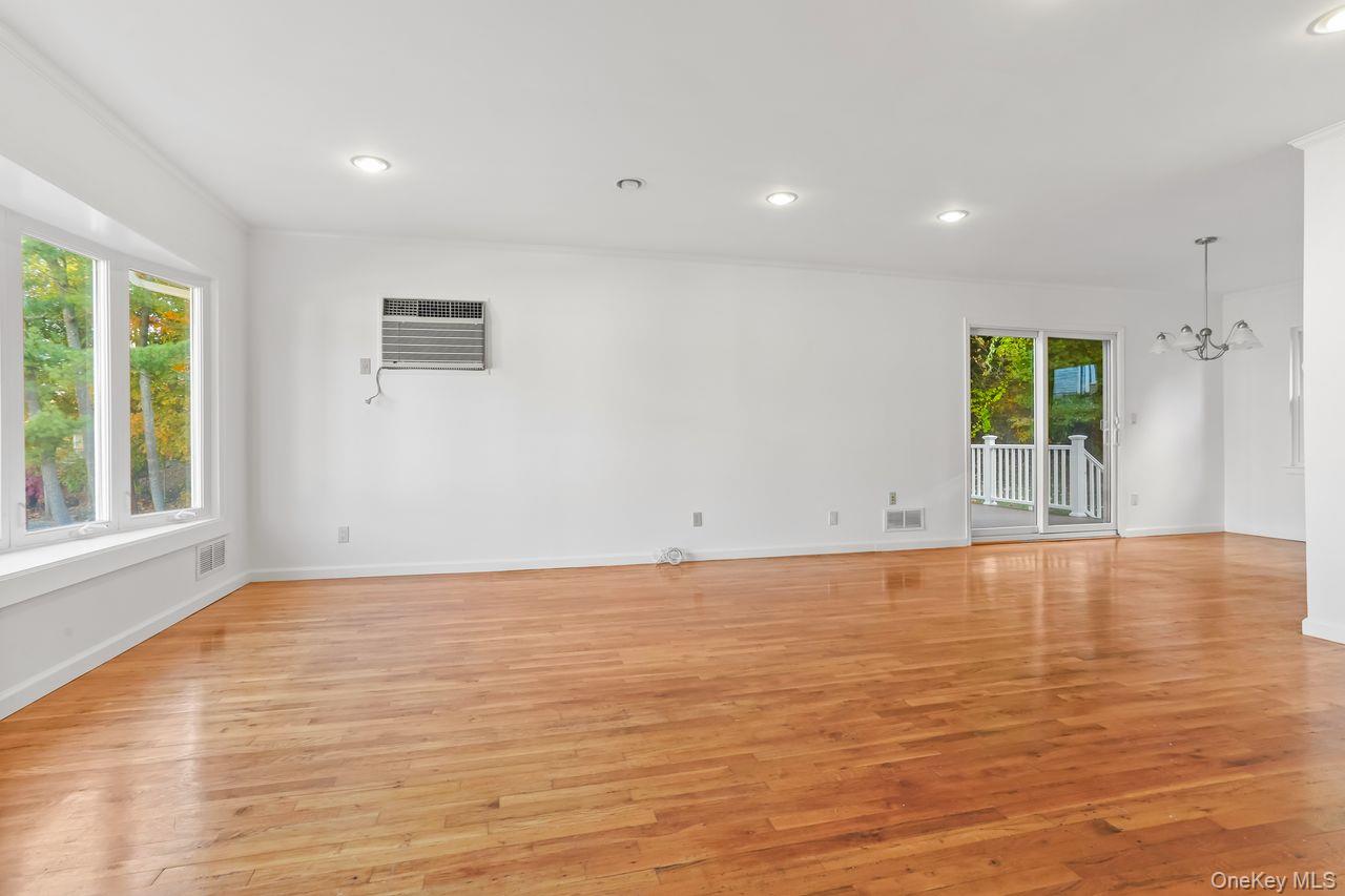 Yonkers, New York, 10710, United States, 4 Bedrooms Bedrooms, ,2 BathroomsBathrooms,Residential,For Sale,1991098