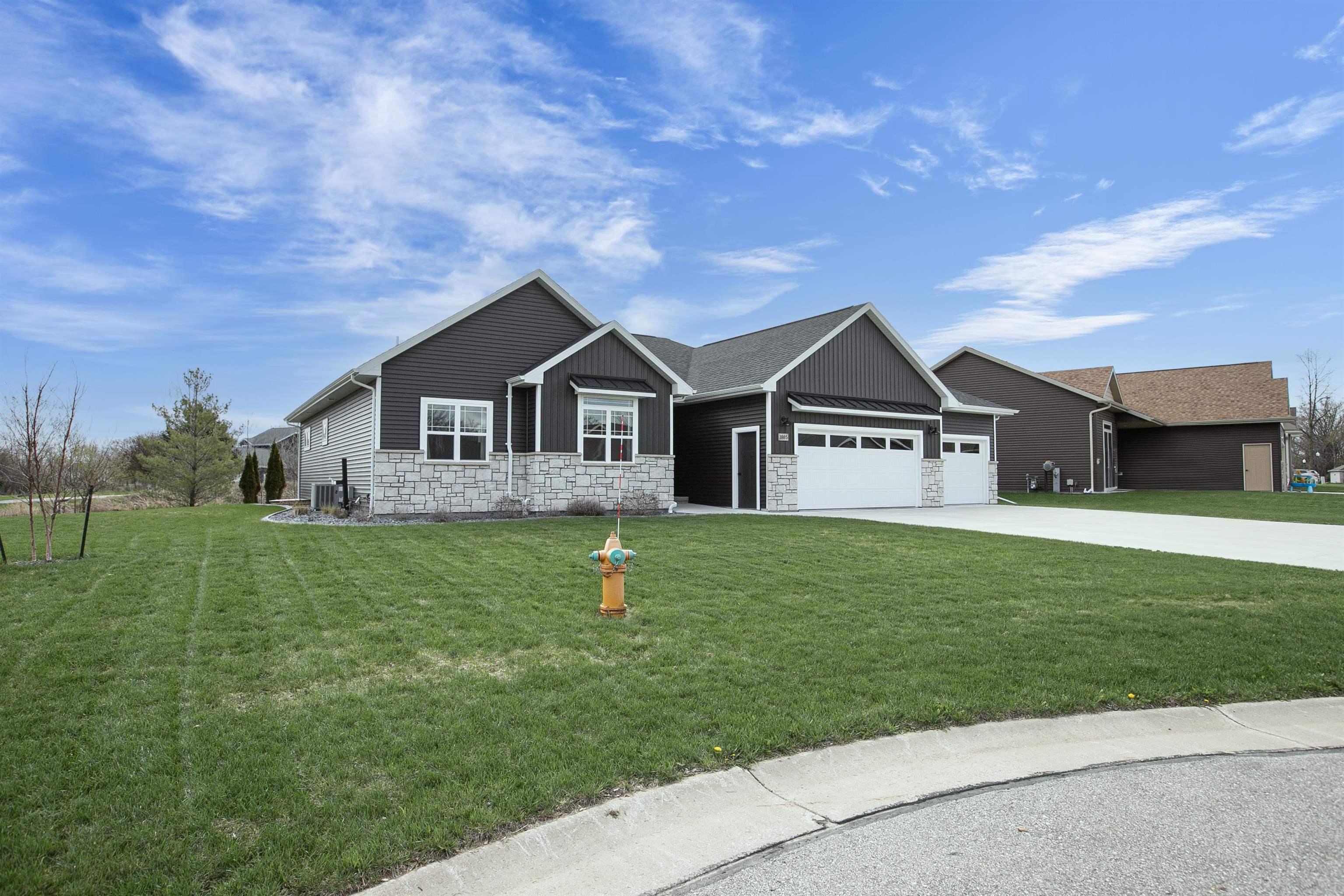 Neenah, Wisconsin, 54956-8964, United States, 4 Bedrooms Bedrooms, ,3 BathroomsBathrooms,Residential,For Sale,1846194