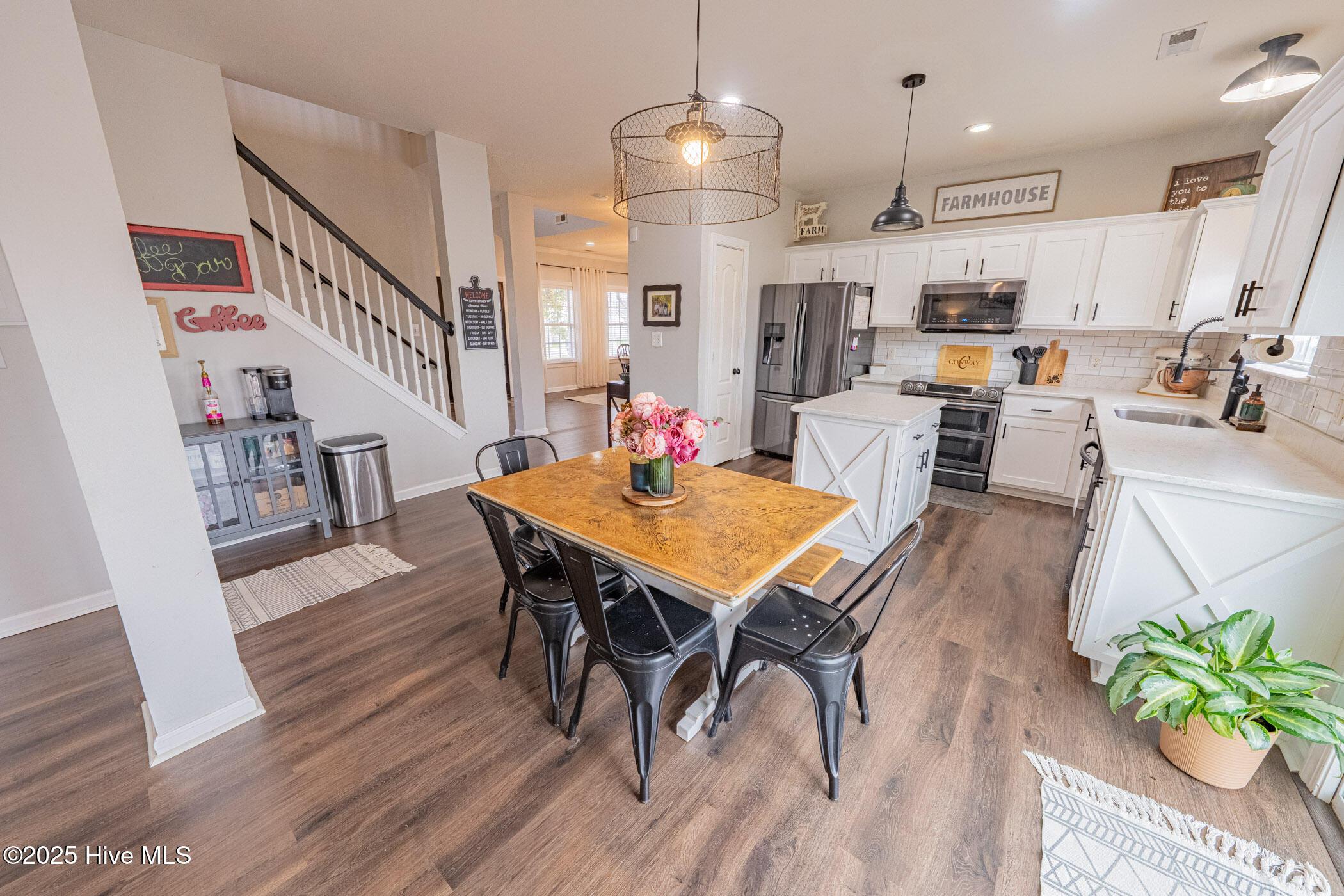 Moyock, North Carolina, 27958, United States, 6 Bedrooms Bedrooms, ,3 BathroomsBathrooms,Residential,For Sale,1997341