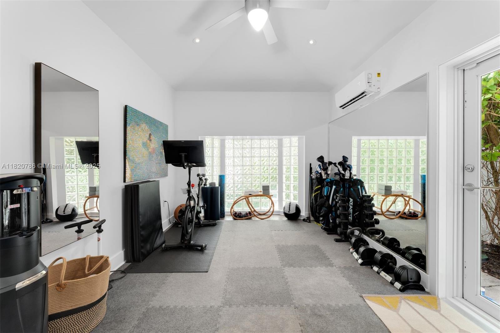 Miami Beach, Florida, 33140, United States, 3 Bedrooms Bedrooms, ,4 BathroomsBathrooms,Residential,For Sale,1858063
