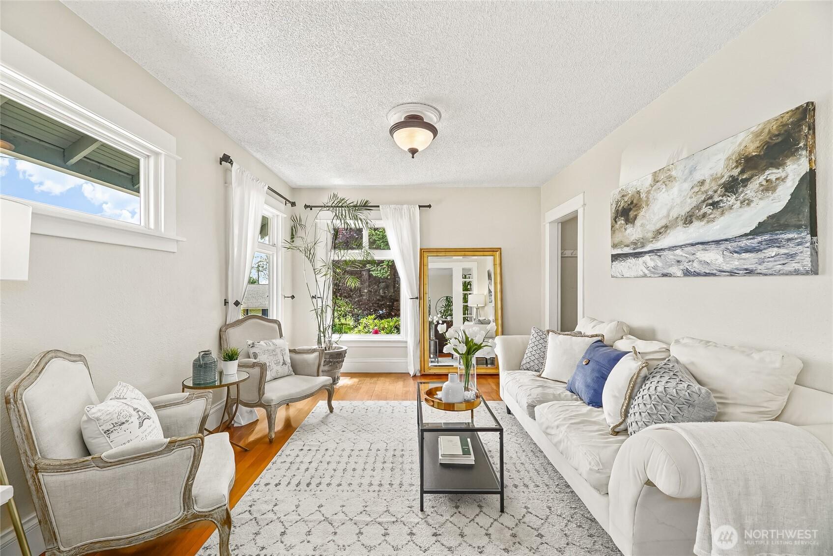 SEATTLE, Washington, 98103, United States, 4 Bedrooms Bedrooms, ,2 BathroomsBathrooms,Residential,For Sale,1874461
