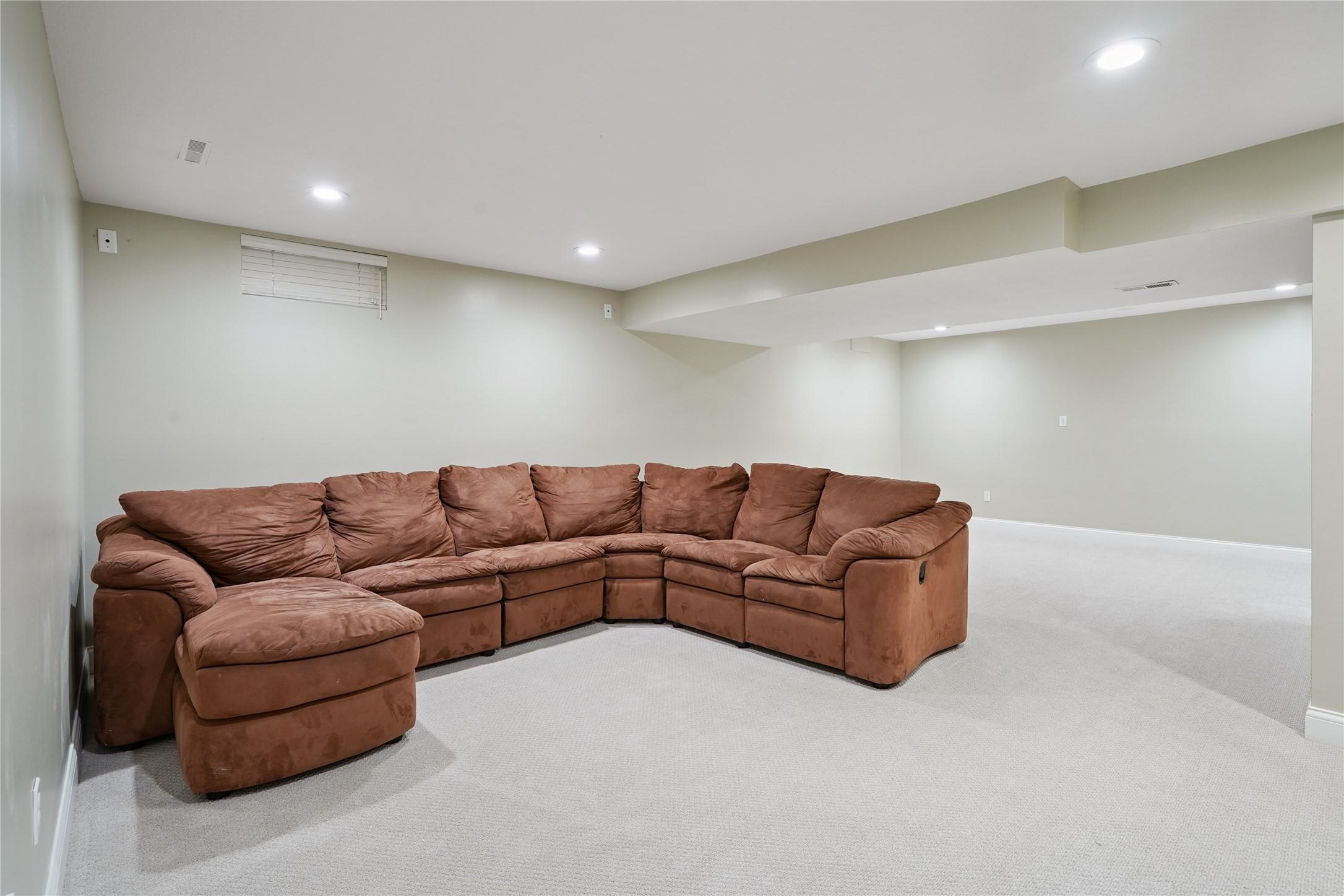 West Des Moines, Iowa, 50265, United States, 4 Bedrooms Bedrooms, ,5 BathroomsBathrooms,Residential,For Sale,1931268