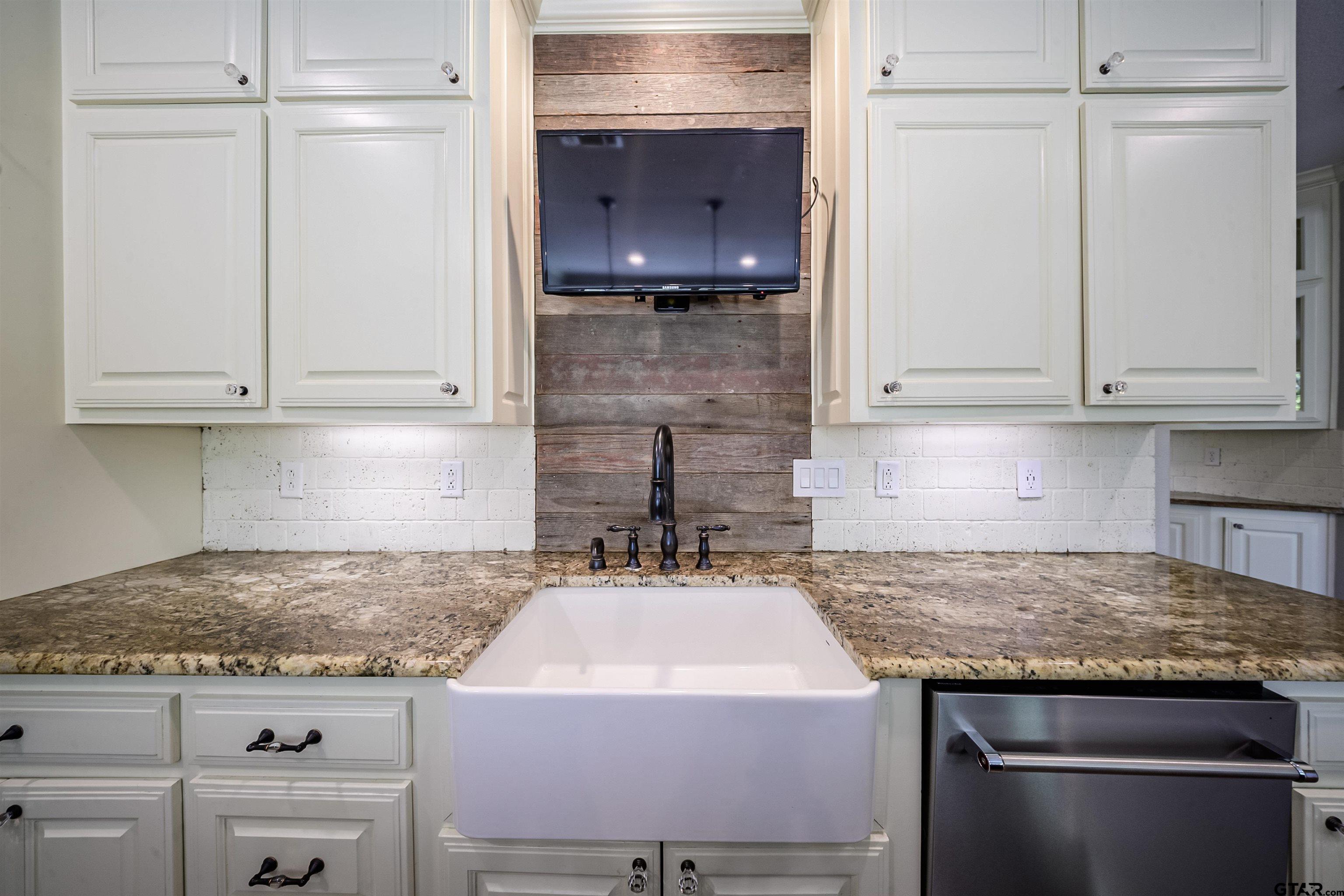 Lindale, Texas, 75771, United States, 4 Bedrooms Bedrooms, ,4 BathroomsBathrooms,Residential,For Sale,1992083