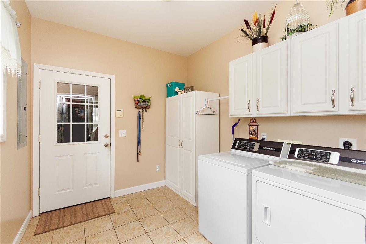 Manchester, Tennessee, 37355, United States, 3 Bedrooms Bedrooms, ,2 BathroomsBathrooms,Residential,For Sale,1907523