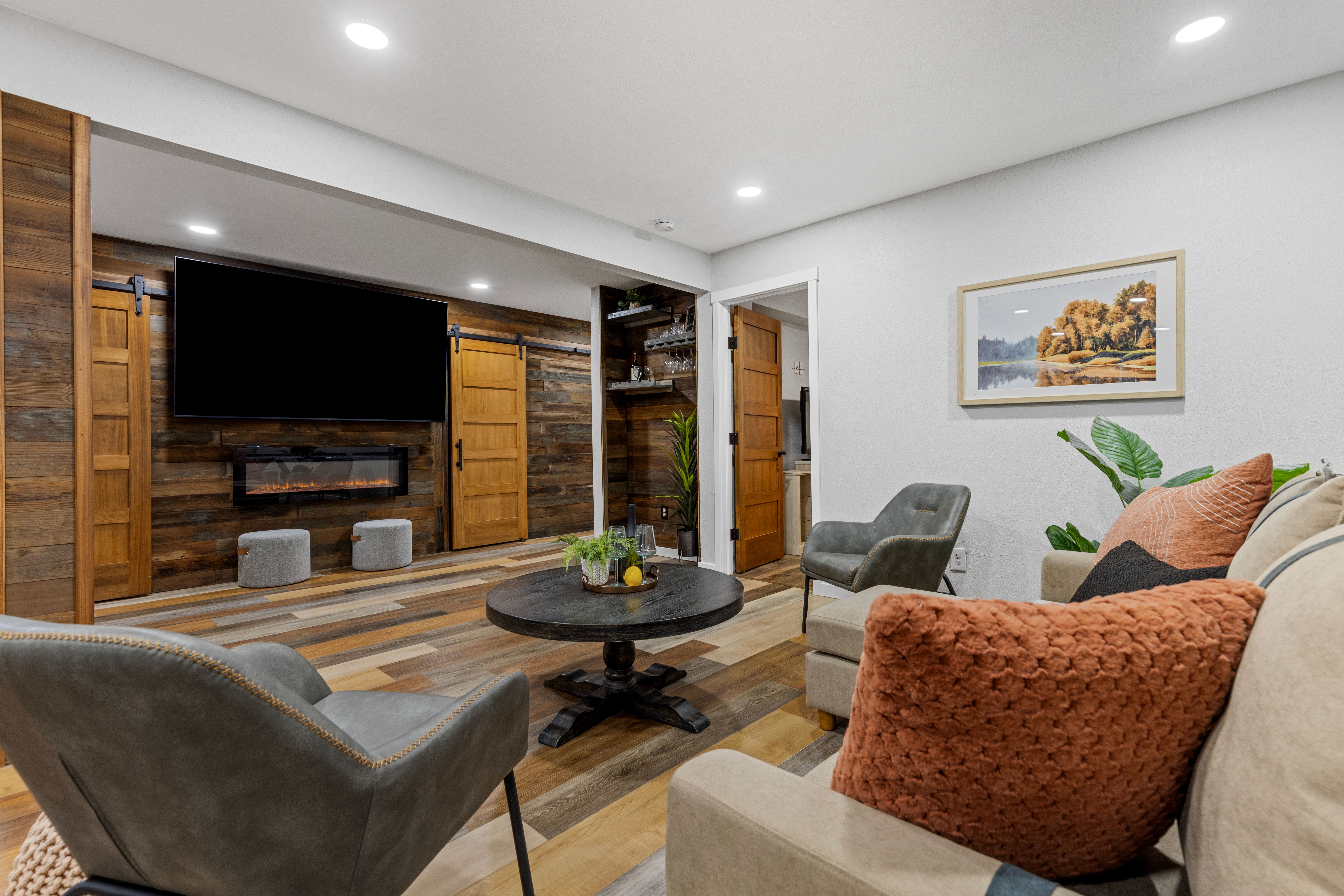  Beautifully Renovated Ranch Home for Multigeneration Living with Two Kitchens - 物件實景