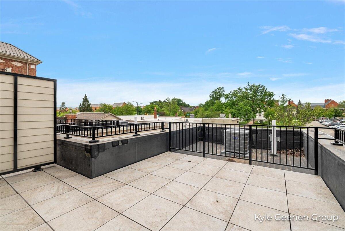 Holland, Michigan, 49423, United States, 2 Bedrooms Bedrooms, ,3 BathroomsBathrooms,Residential,For Sale,1827705