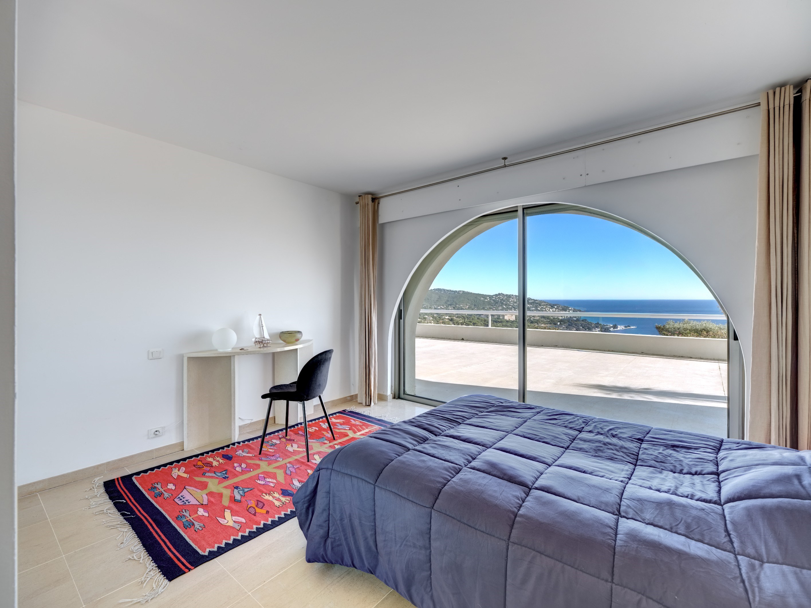  Contemporary villa with panoramic sea view for sale in Sainte-Maxime - 物件實景
