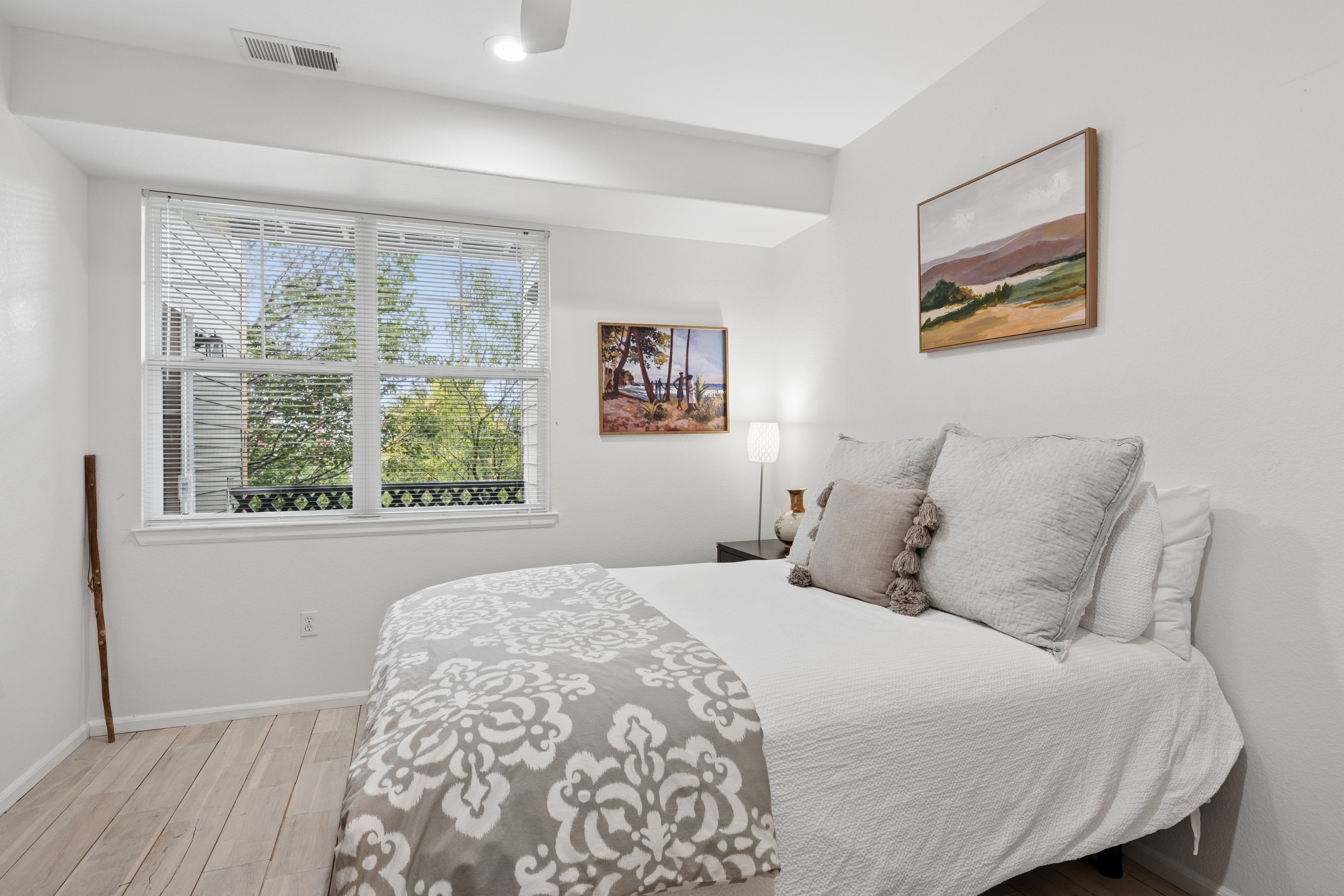  Turnkey Home Offers a Bright and Flexible Floor Plan - 物件實景