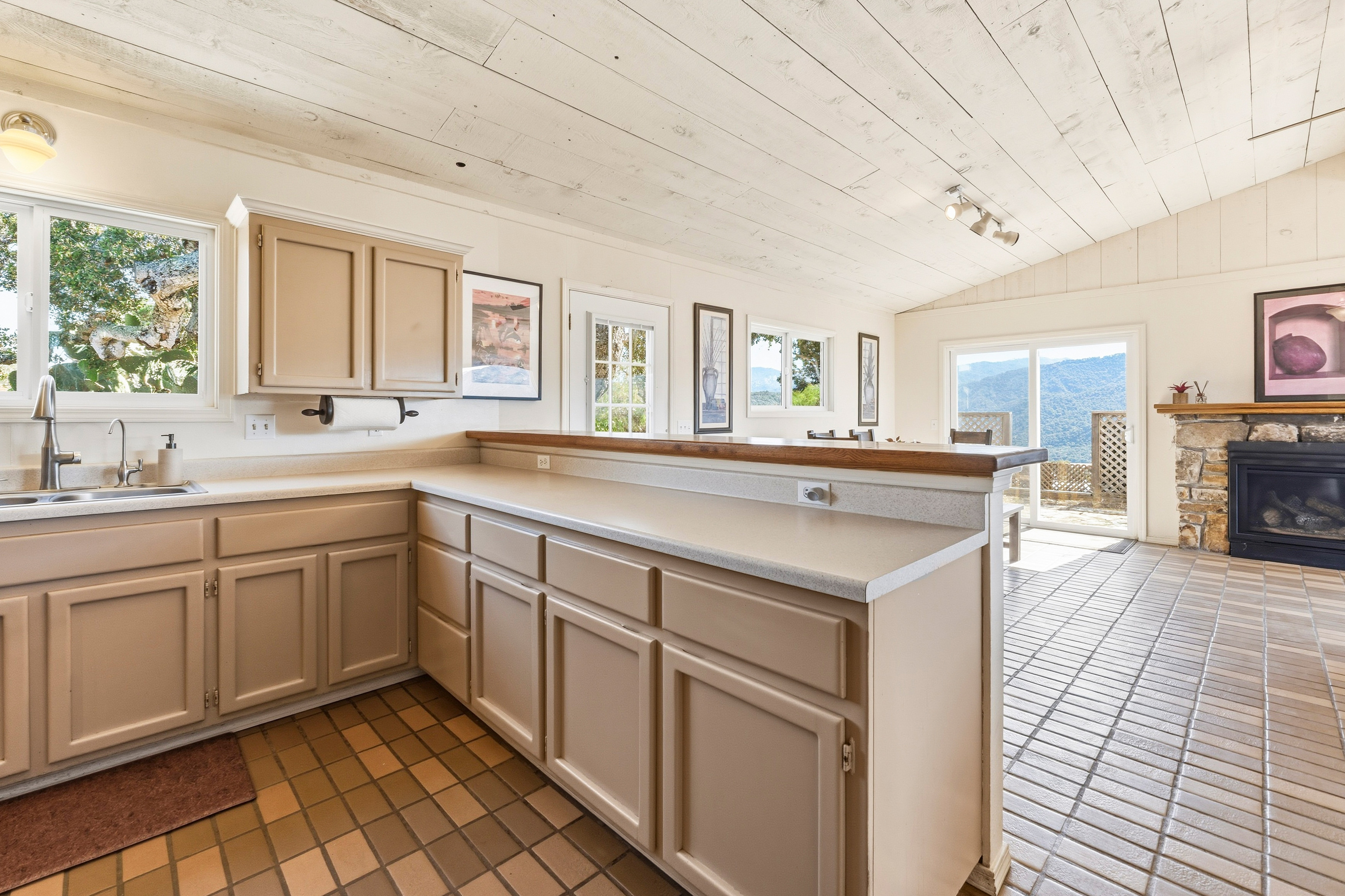  145 East Carmel Valley Road - 物件實景