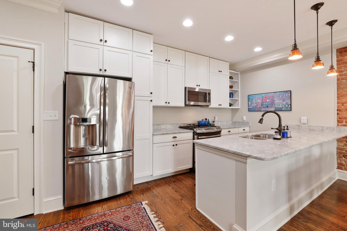 Washington, District of Columbia, 20003, United States, 2 Bedrooms Bedrooms, ,2 BathroomsBathrooms,Residential,For Sale,1896371