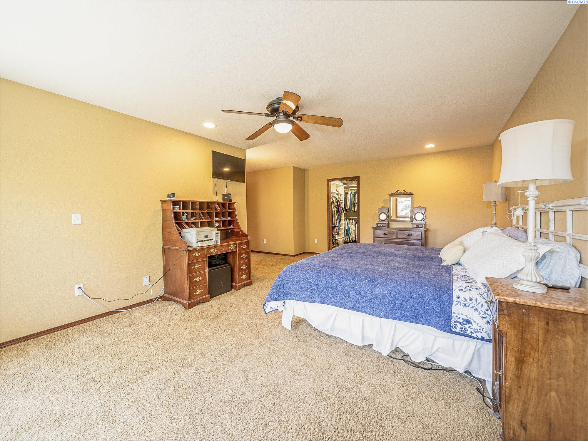 Yakima, Washington, 98908-0000, United States, 4 Bedrooms Bedrooms, ,2 BathroomsBathrooms,Residential,For Sale,1827891