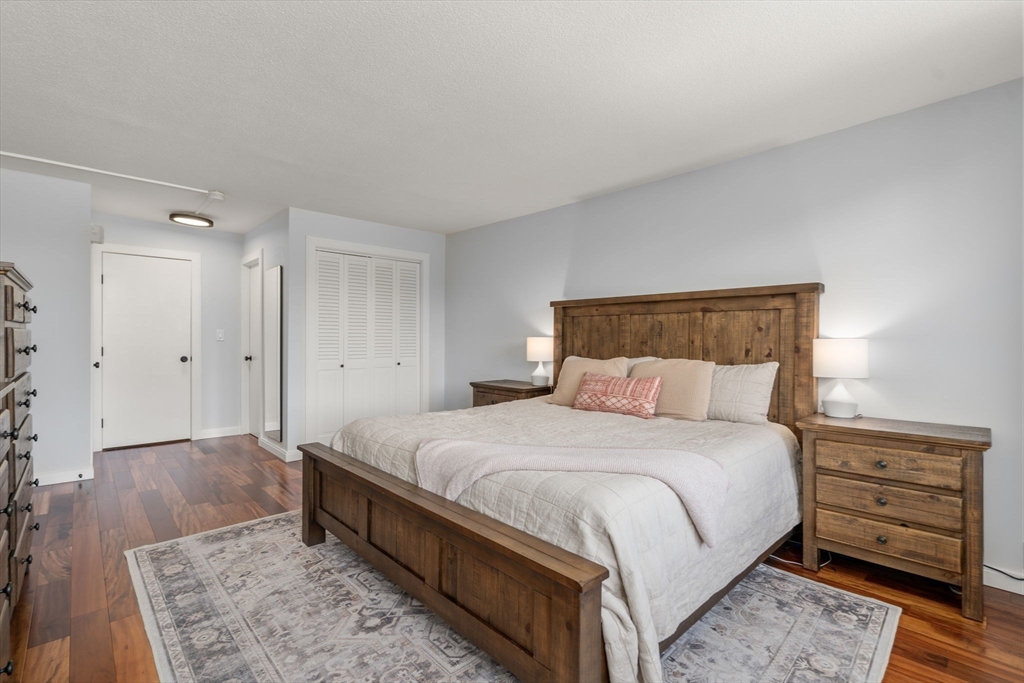 Newton, Massachusetts, 02467, United States, 2 Bedrooms Bedrooms, ,2 BathroomsBathrooms,Residential,For Sale,1901534