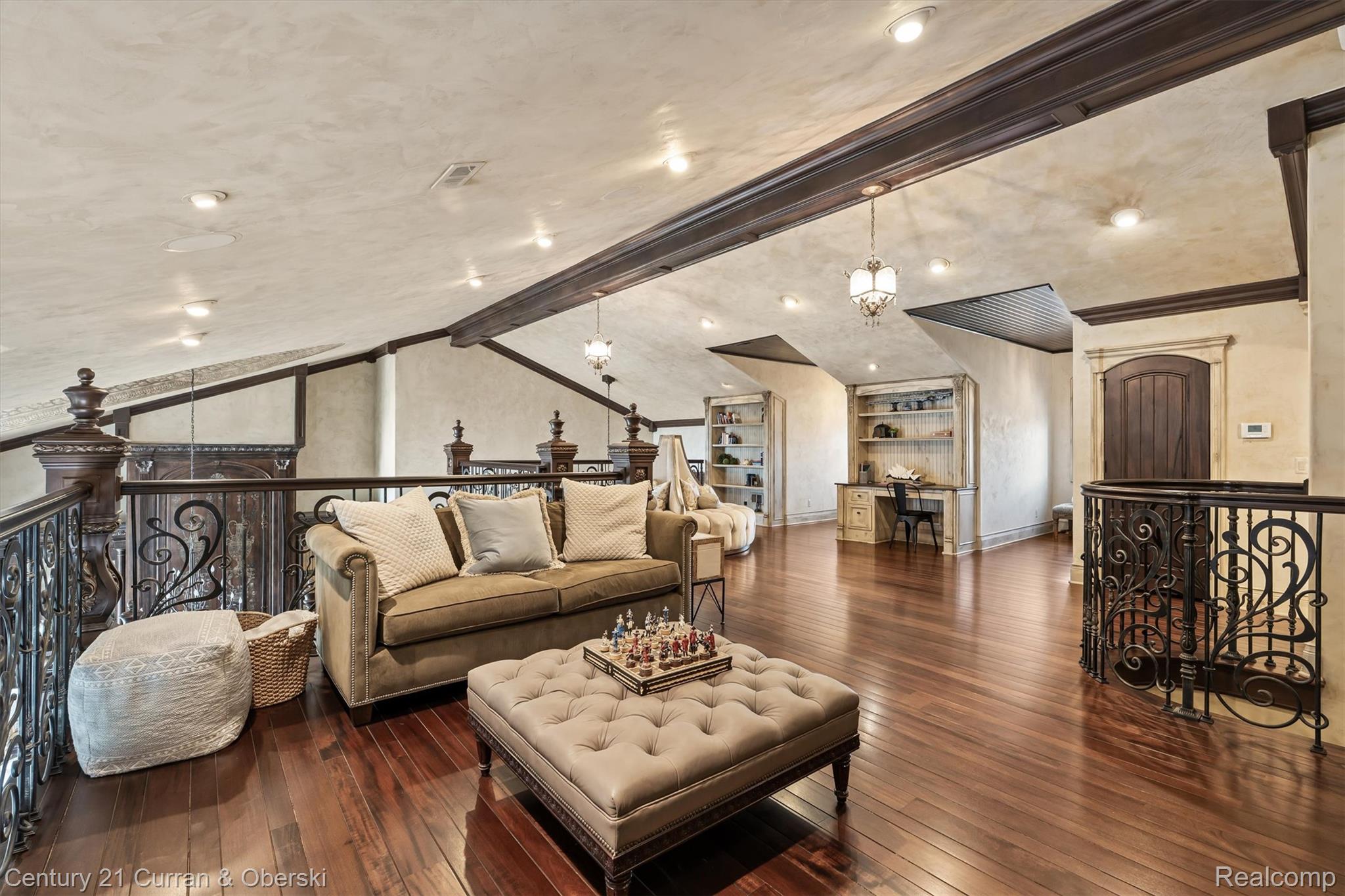 Northville, Michigan, 48168, United States, 4 Bedrooms Bedrooms, ,7 BathroomsBathrooms,Residential,For Sale,2038864