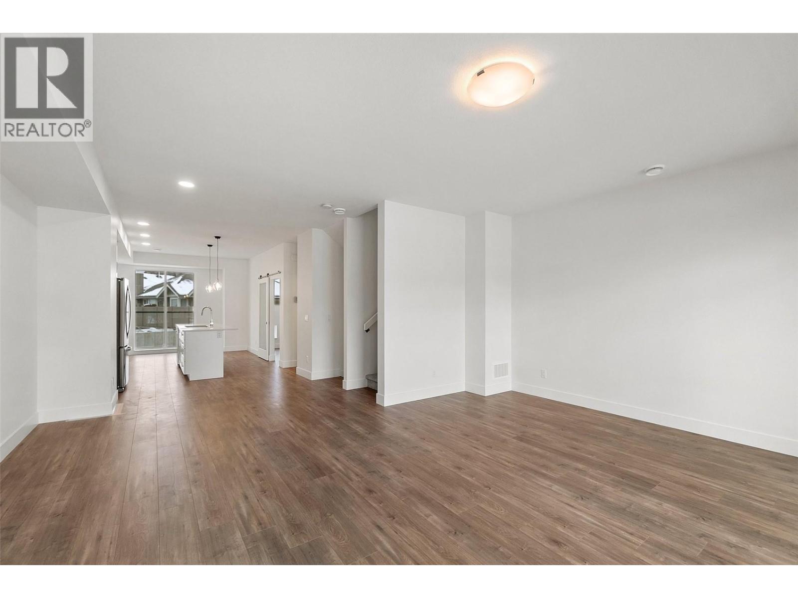 KELOWNA, British Columbia, V1V 2E6, CA, 4 Bedrooms Bedrooms, ,3 BathroomsBathrooms,Residential,For Sale,1960761