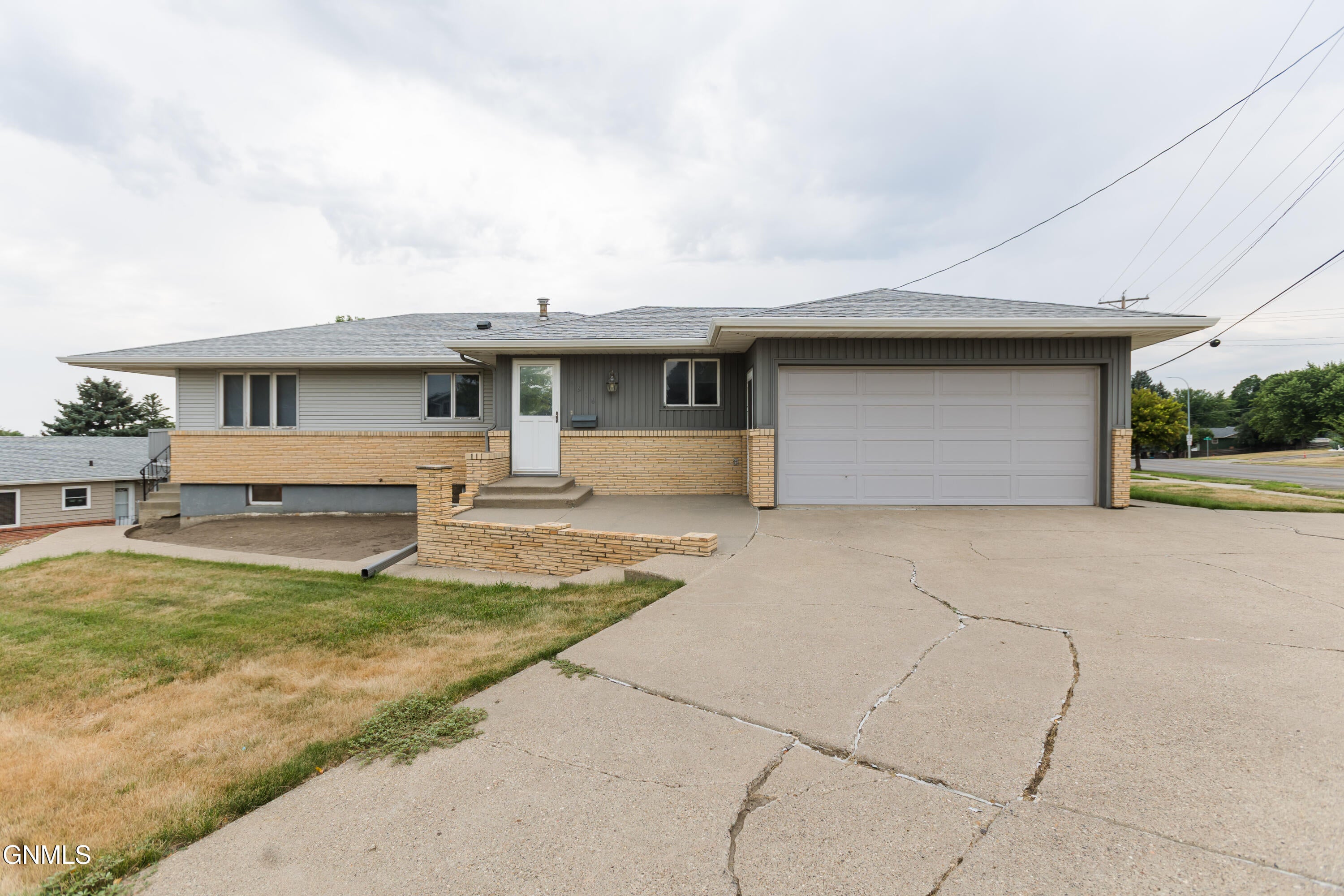 17th St, Bismarck, ND 58501