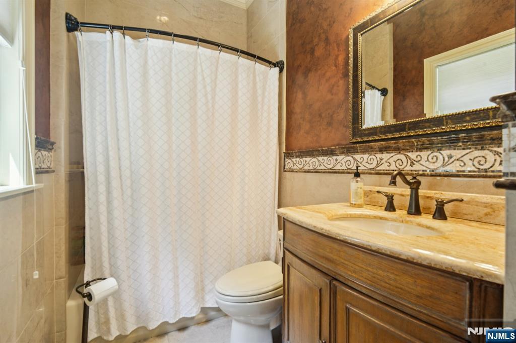 Oakland, New Jersey, 07436, United States, 5 Bedrooms Bedrooms, ,5 BathroomsBathrooms,Residential,For Sale,1907323