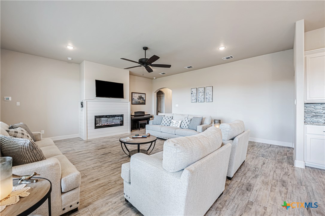 Belton, Texas, 76513, United States, 4 Bedrooms Bedrooms, ,3 BathroomsBathrooms,Residential,For Sale,1807693