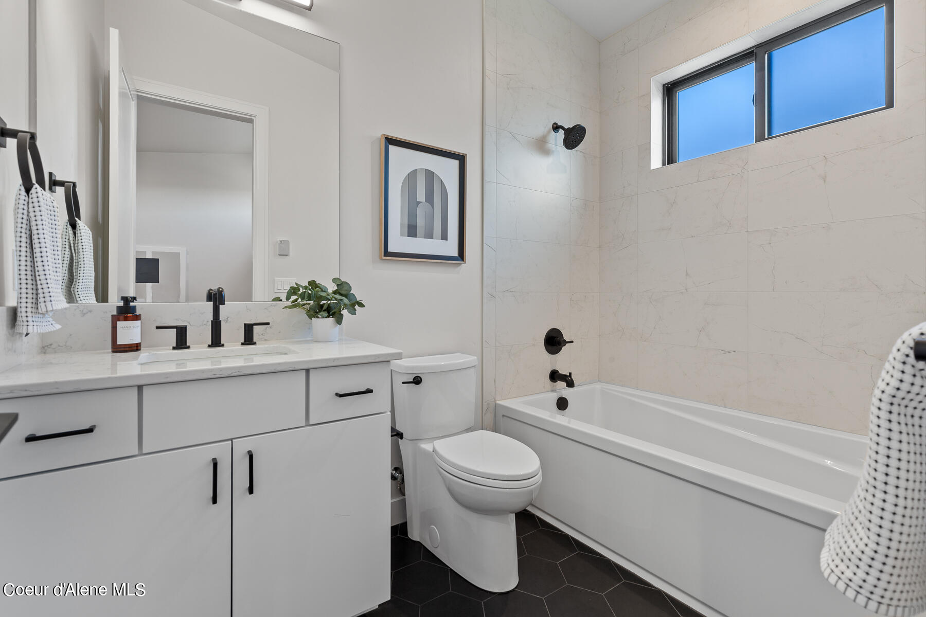 Coeur d'Alene, Idaho, 83814, United States, 3 Bedrooms Bedrooms, ,Residential,For Sale,1985771