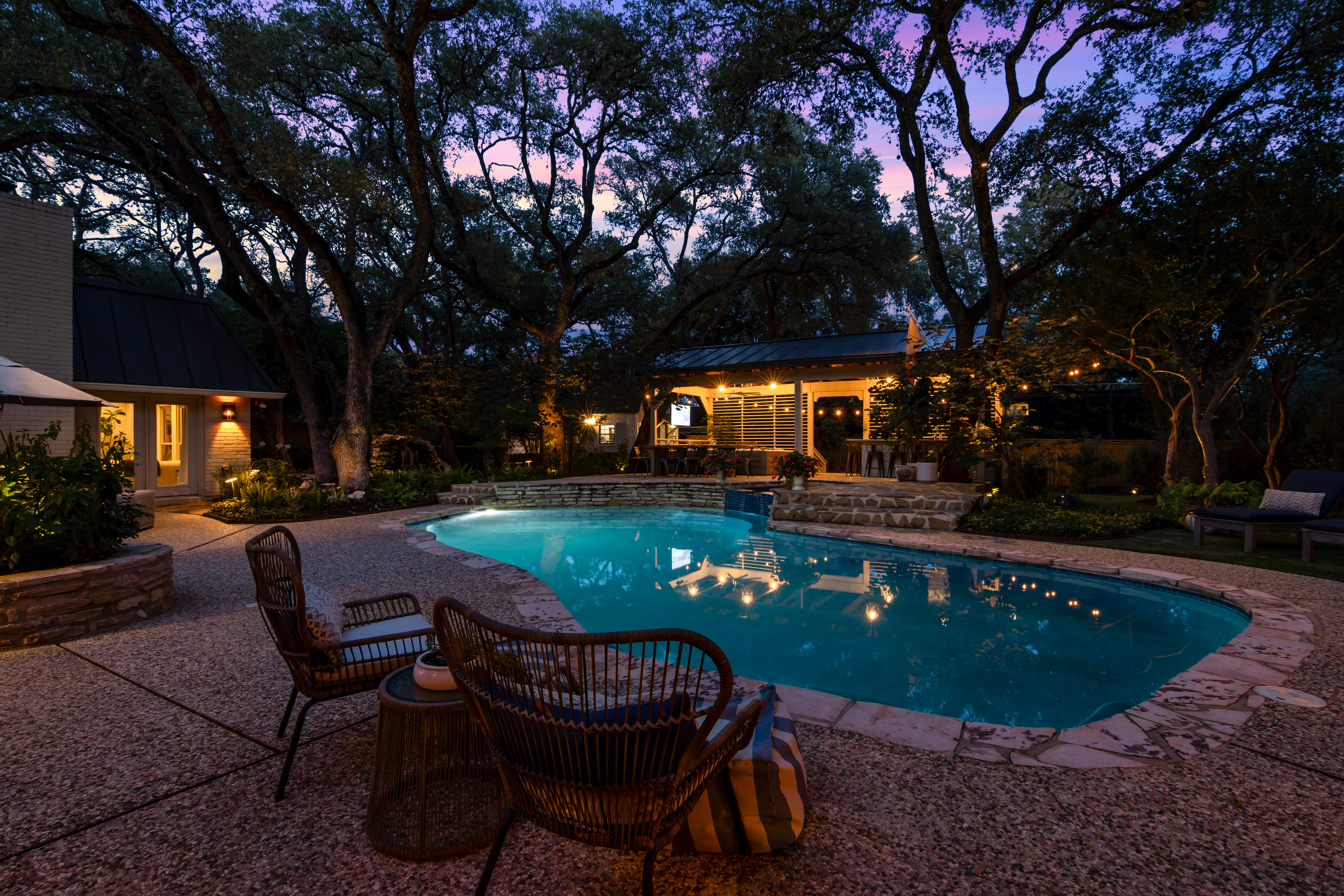  Private Oak-Shaded Estate in Castle Hills - 物件實景