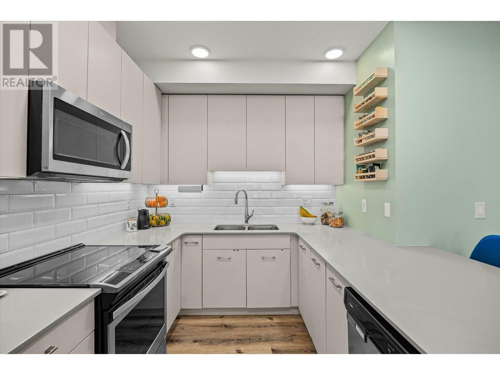 KELOWNA, British Columbia, V1V 2E6, CA, 2 Bedrooms Bedrooms, ,2 BathroomsBathrooms,Residential,For Sale,1961044