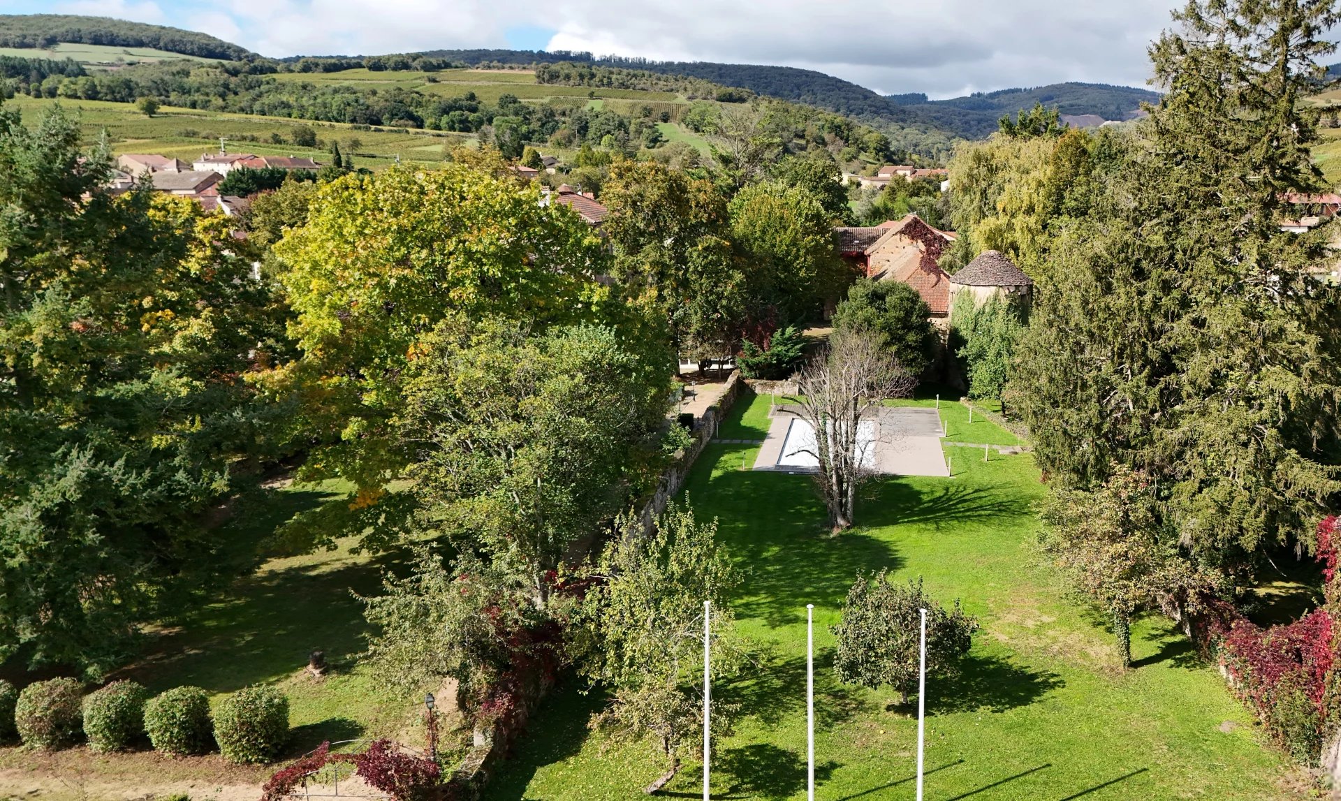 Igé, Burgundy-Franche-Comté, 71960, FR, 17 Bedrooms Bedrooms, ,29 BathroomsBathrooms,Residential,For Sale,1994711