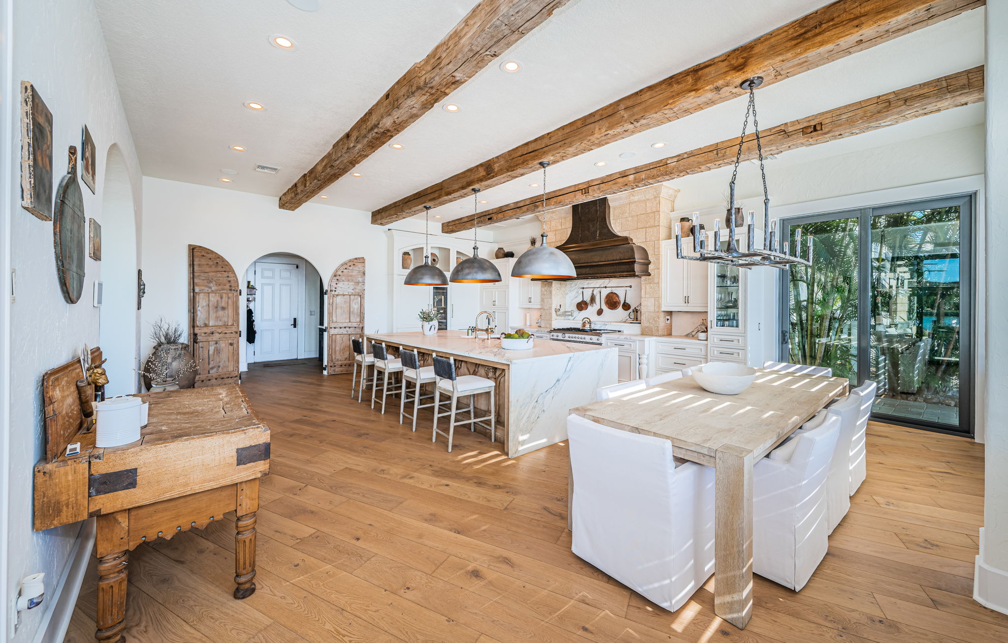 St Petersburg, Florida, 33707, United States, 5 Bedrooms Bedrooms, ,5 BathroomsBathrooms,Residential,For Sale,2007772