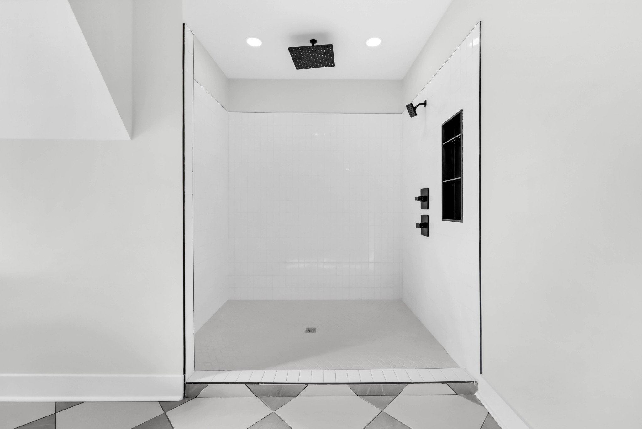 Clarksville, Tennessee, 37043, United States, 4 Bedrooms Bedrooms, ,4 BathroomsBathrooms,Residential,For Sale,2005761