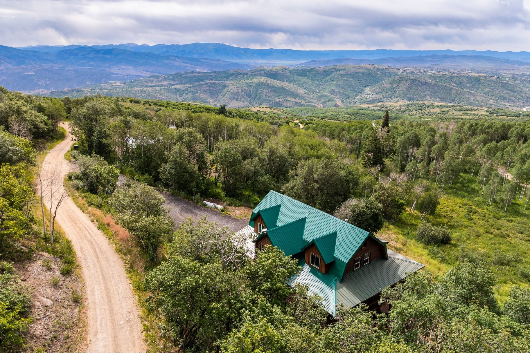  Large Cabin on 1.1 Acres with Scenic Mountain Views - 物件實景