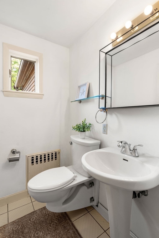 Newton, Massachusetts, 02468, United States, 4 Bedrooms Bedrooms, ,4 BathroomsBathrooms,Residential,For Sale,1942109