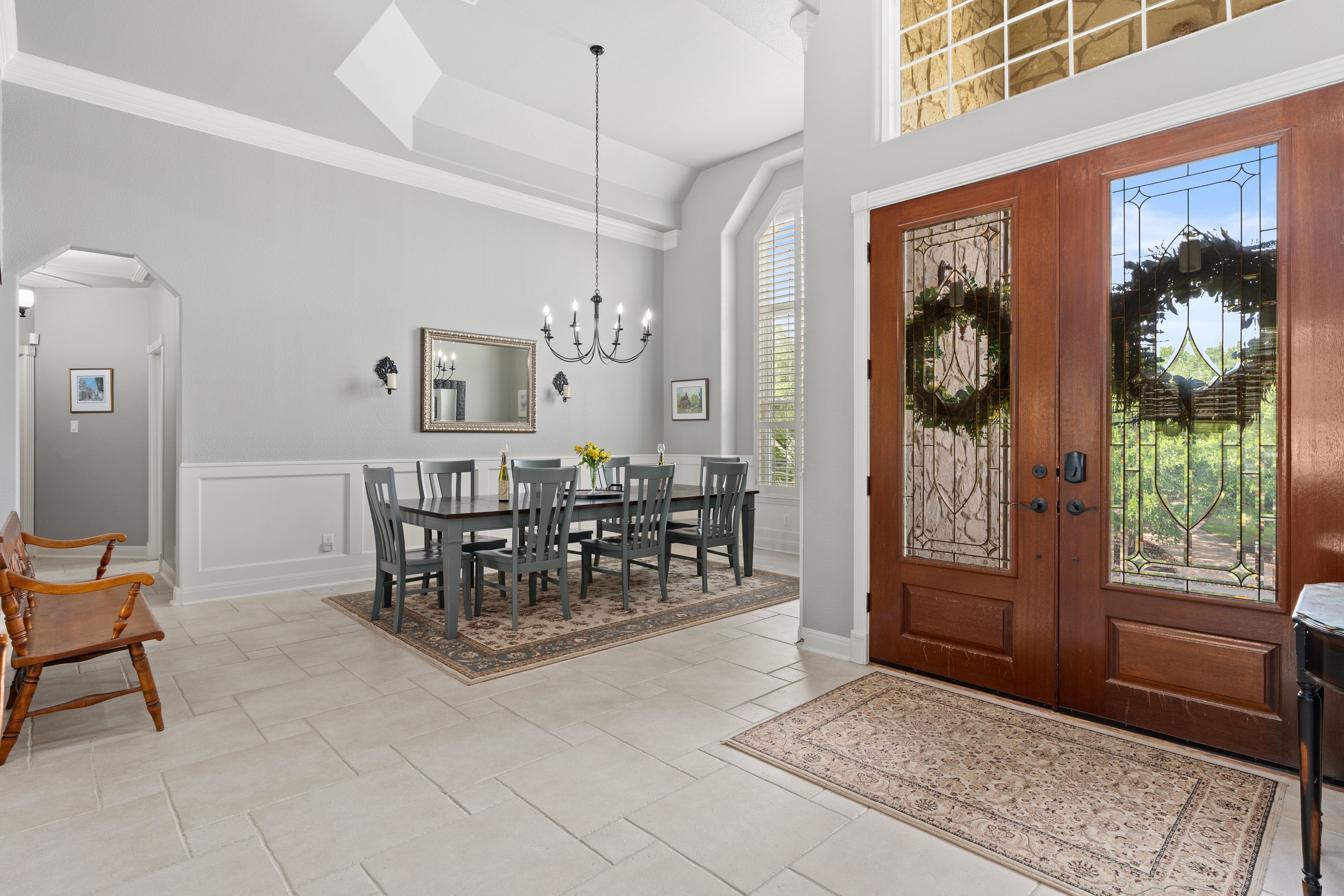  Spacious Estate with Poolside Views - 物件實景