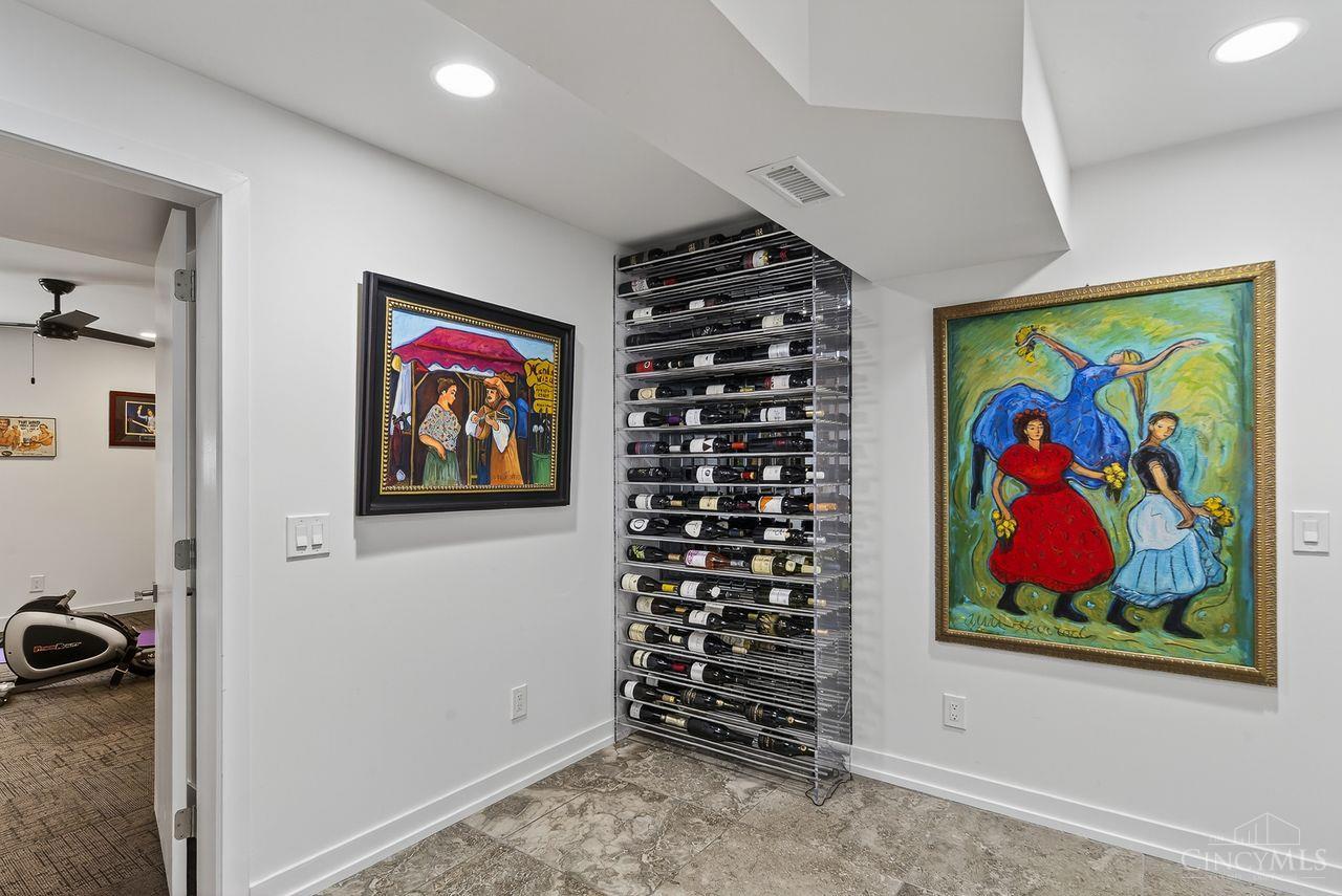 Cincinnati, Ohio, 45202, United States, 4 Bedrooms Bedrooms, ,4 BathroomsBathrooms,Residential,For Sale,1926217