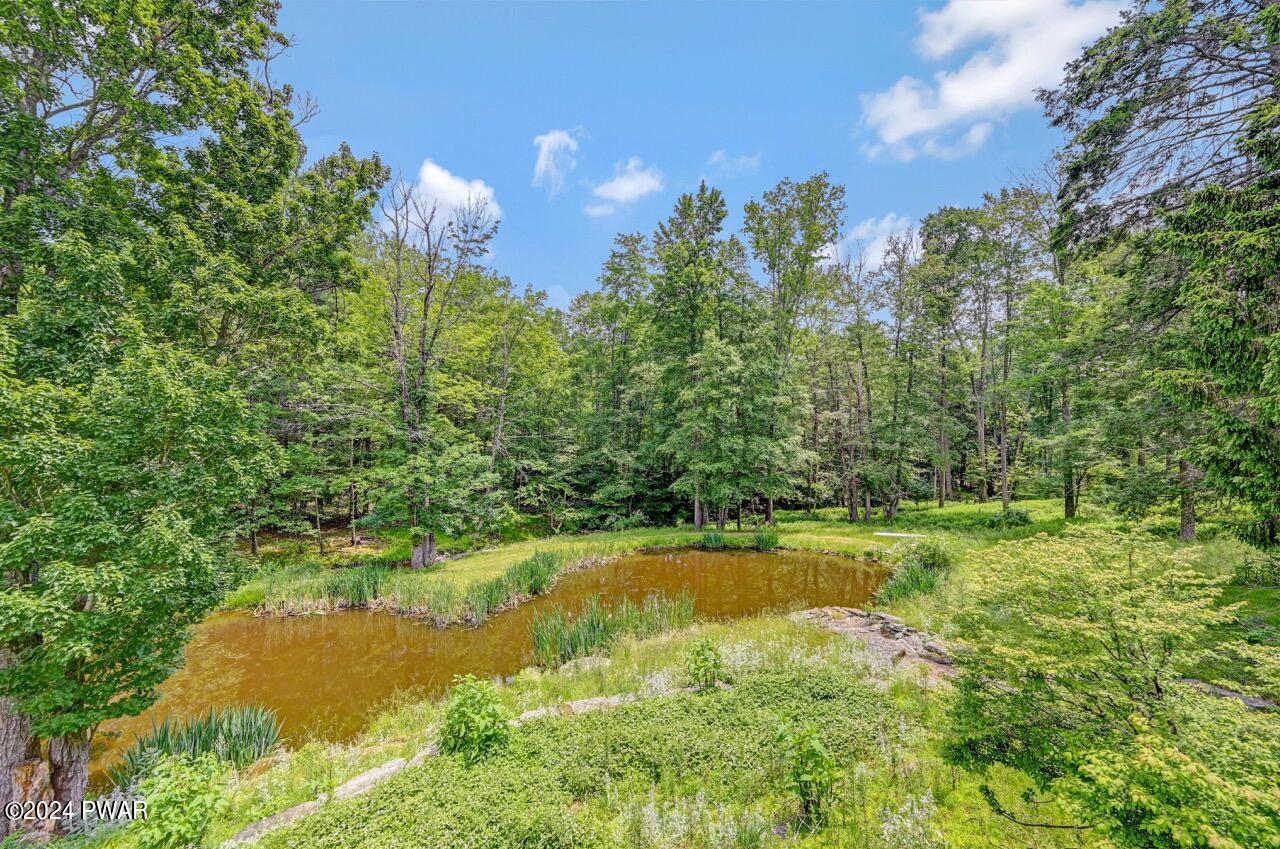 Hawley, Pennsylvania, 18428, United States, 5 Bedrooms Bedrooms, ,4 BathroomsBathrooms,Residential,For Sale,1979290