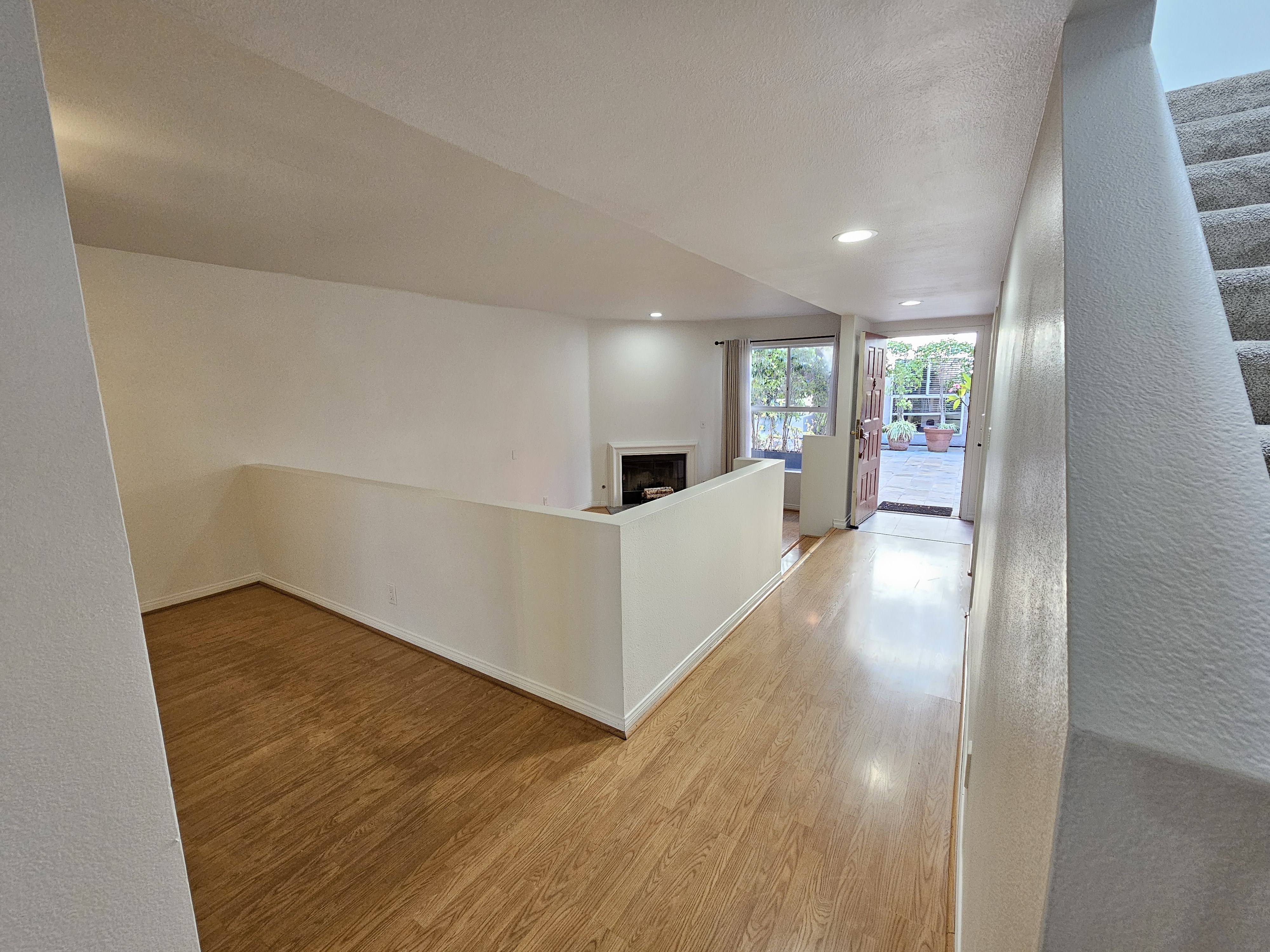 Los Angeles, California, 90068, United States, 2 Bedrooms Bedrooms, ,2 BathroomsBathrooms,Residential,For Sale,1977140