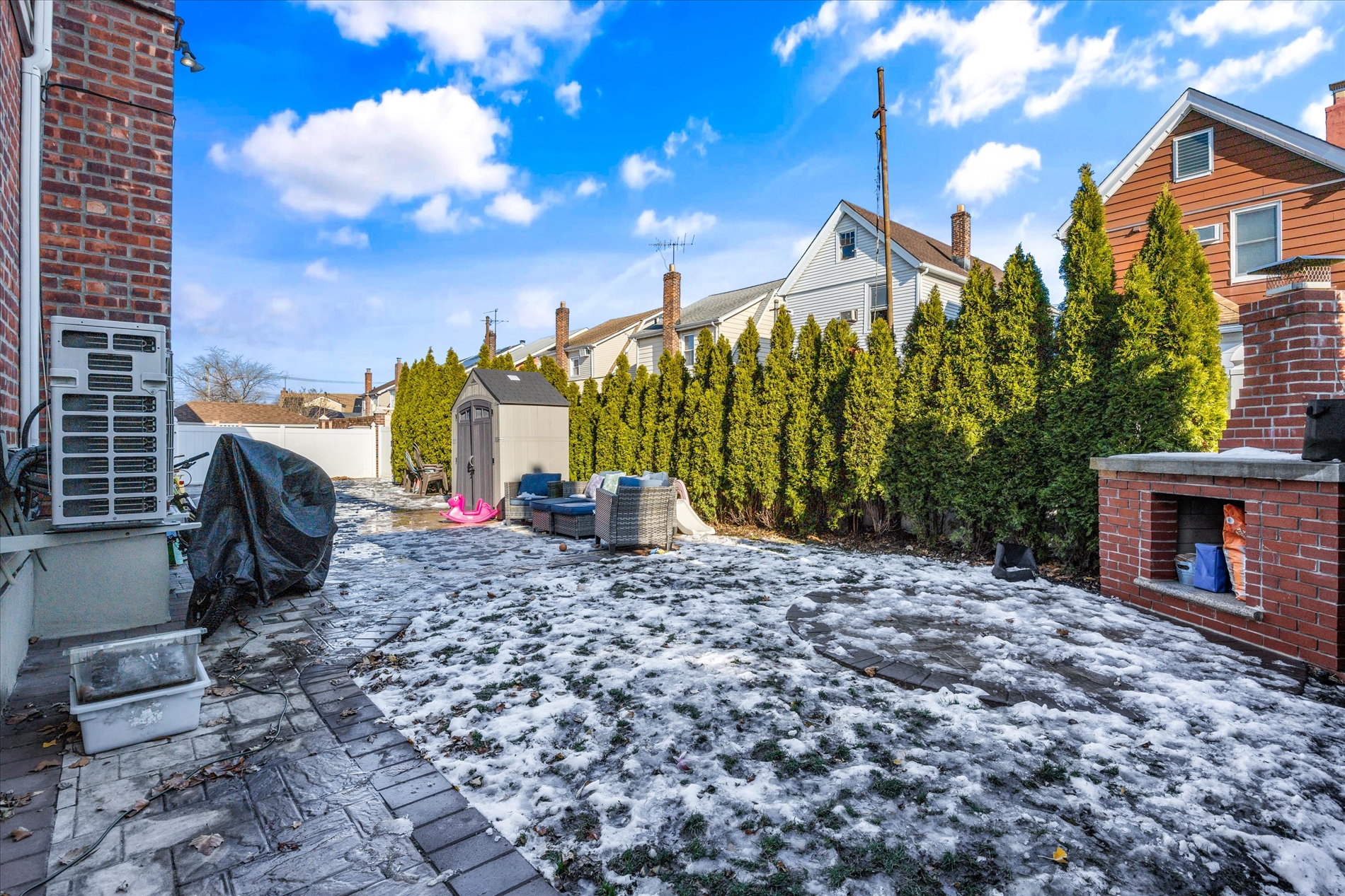 Howard Beach, New York, 11414, United States, 6 Bedrooms Bedrooms, ,2 BathroomsBathrooms,Residential,For Sale,2005661